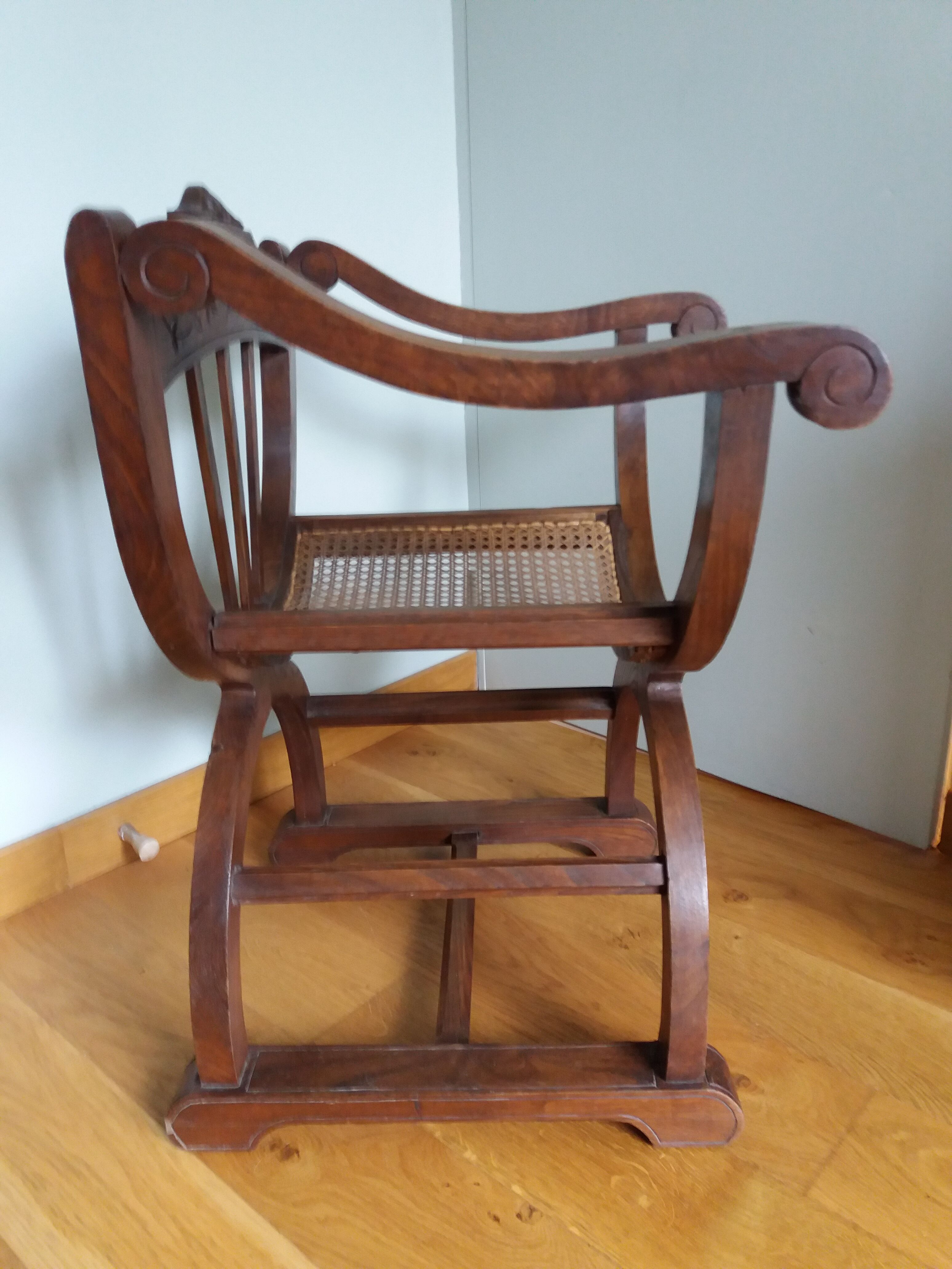 Armchair Curule Dagobert wood and rattan canning