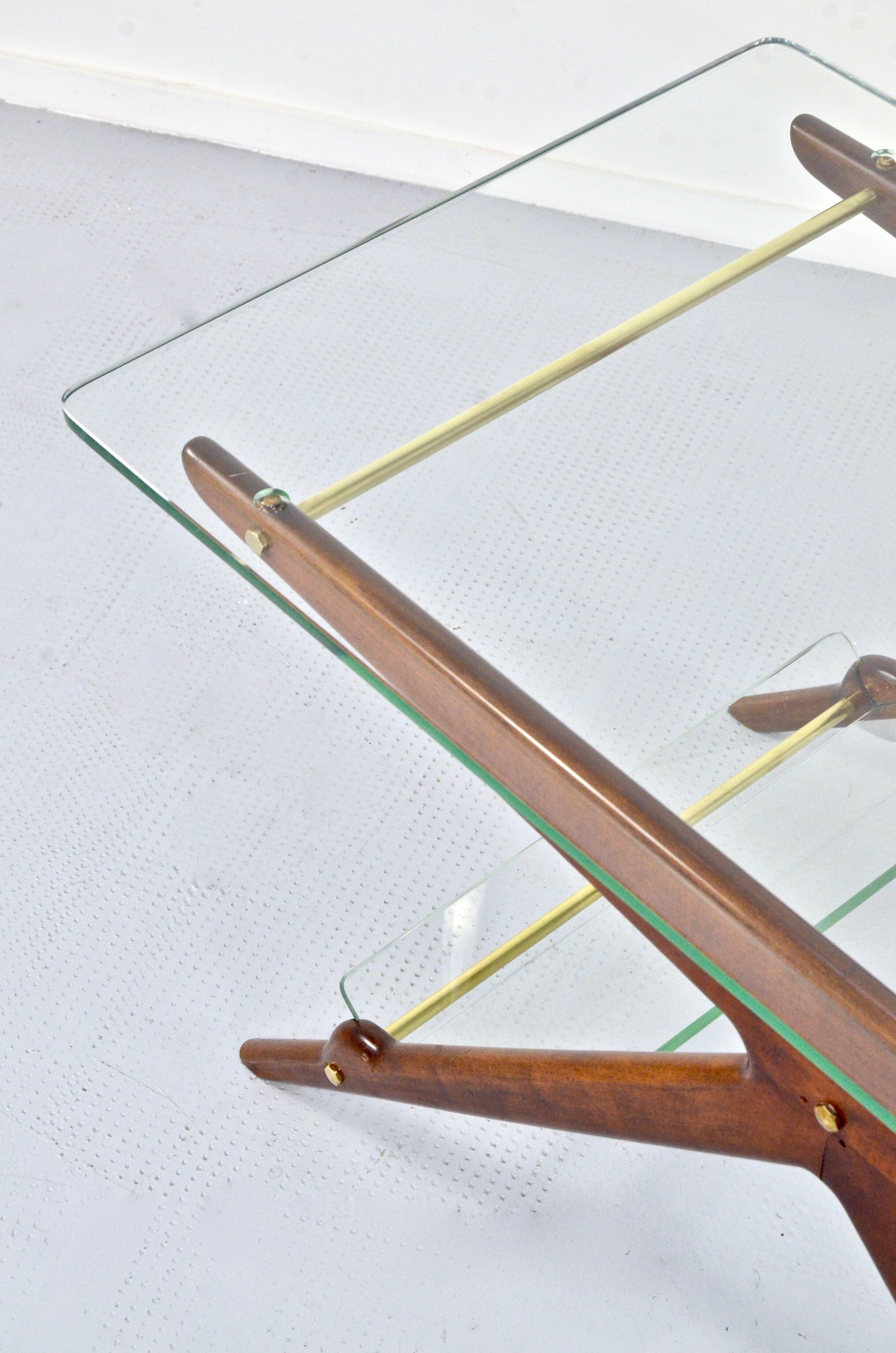 Table basse italienne en acajou, laiton et verre