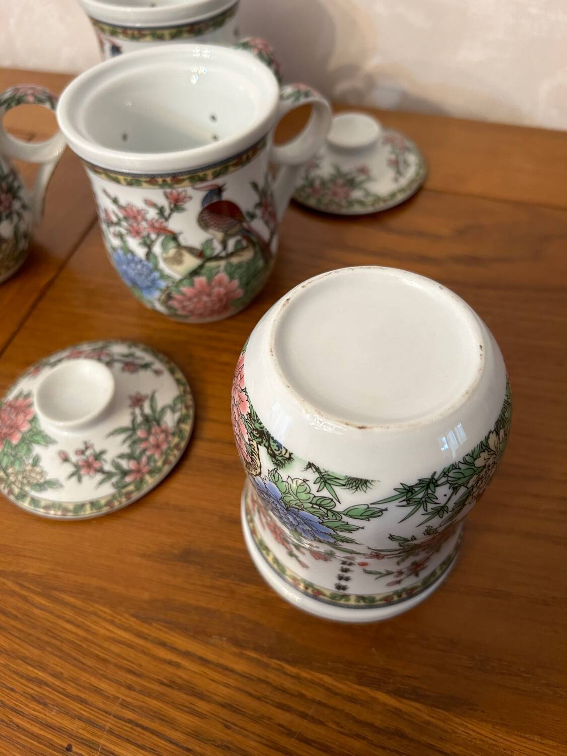 Porcelain tea mugs
