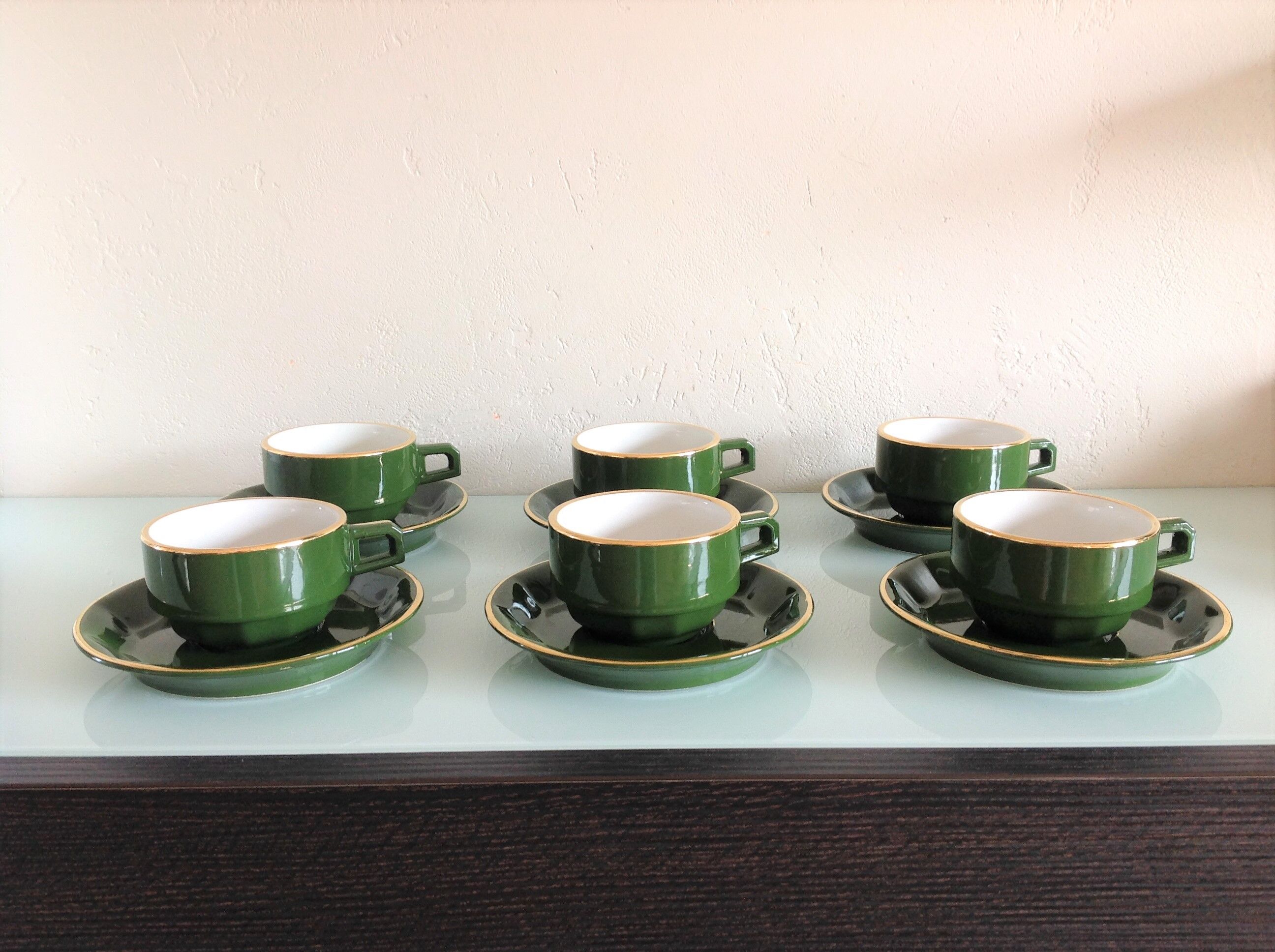 Suite of six green cups with saucers bistro /vintage style 60-70