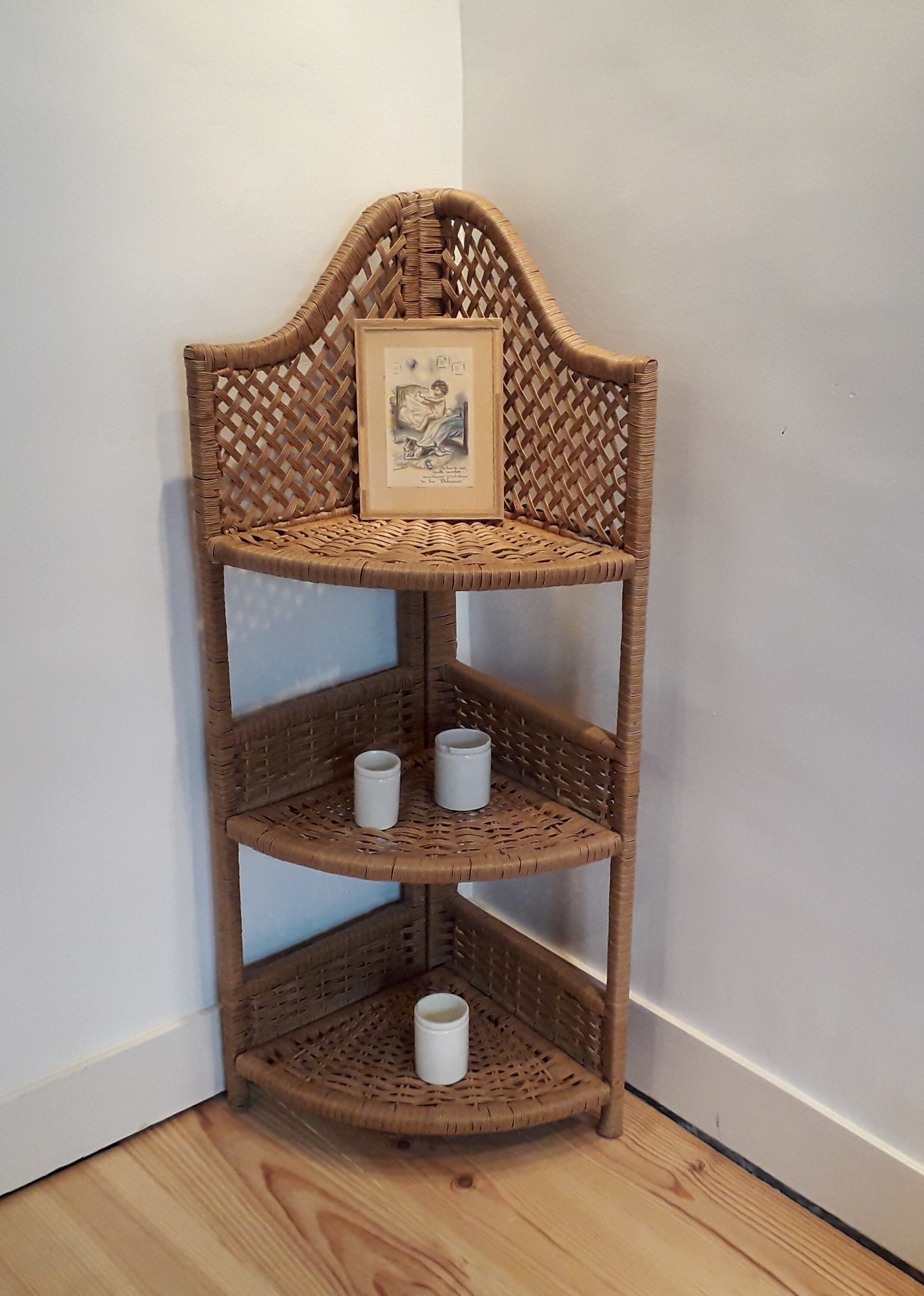 Corner shelves