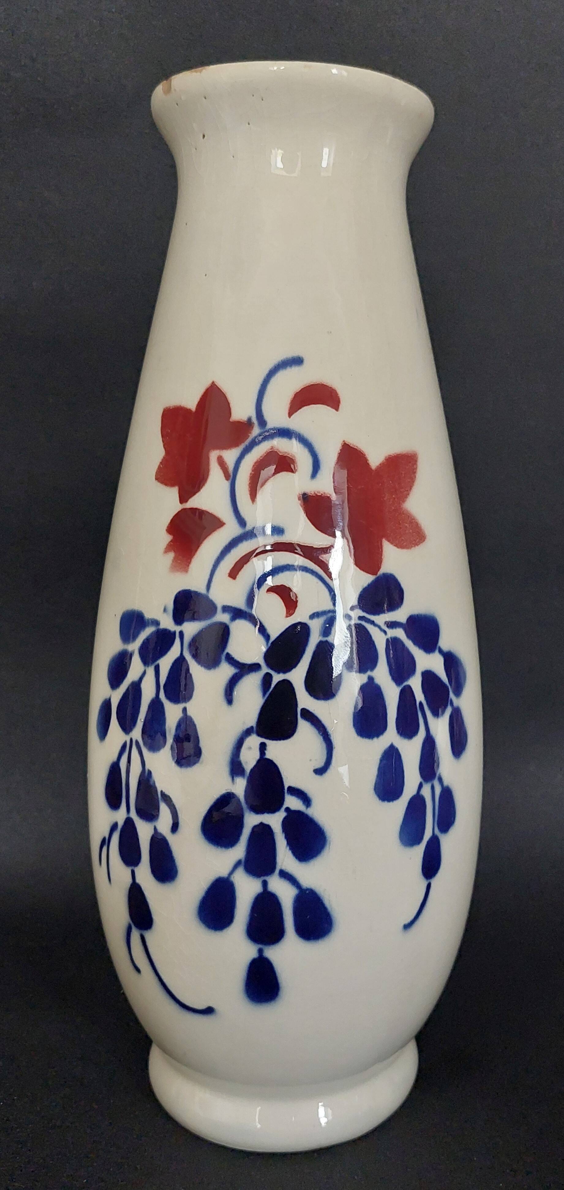 Geo Condé Lunéville KG vase with parakeets and grapes