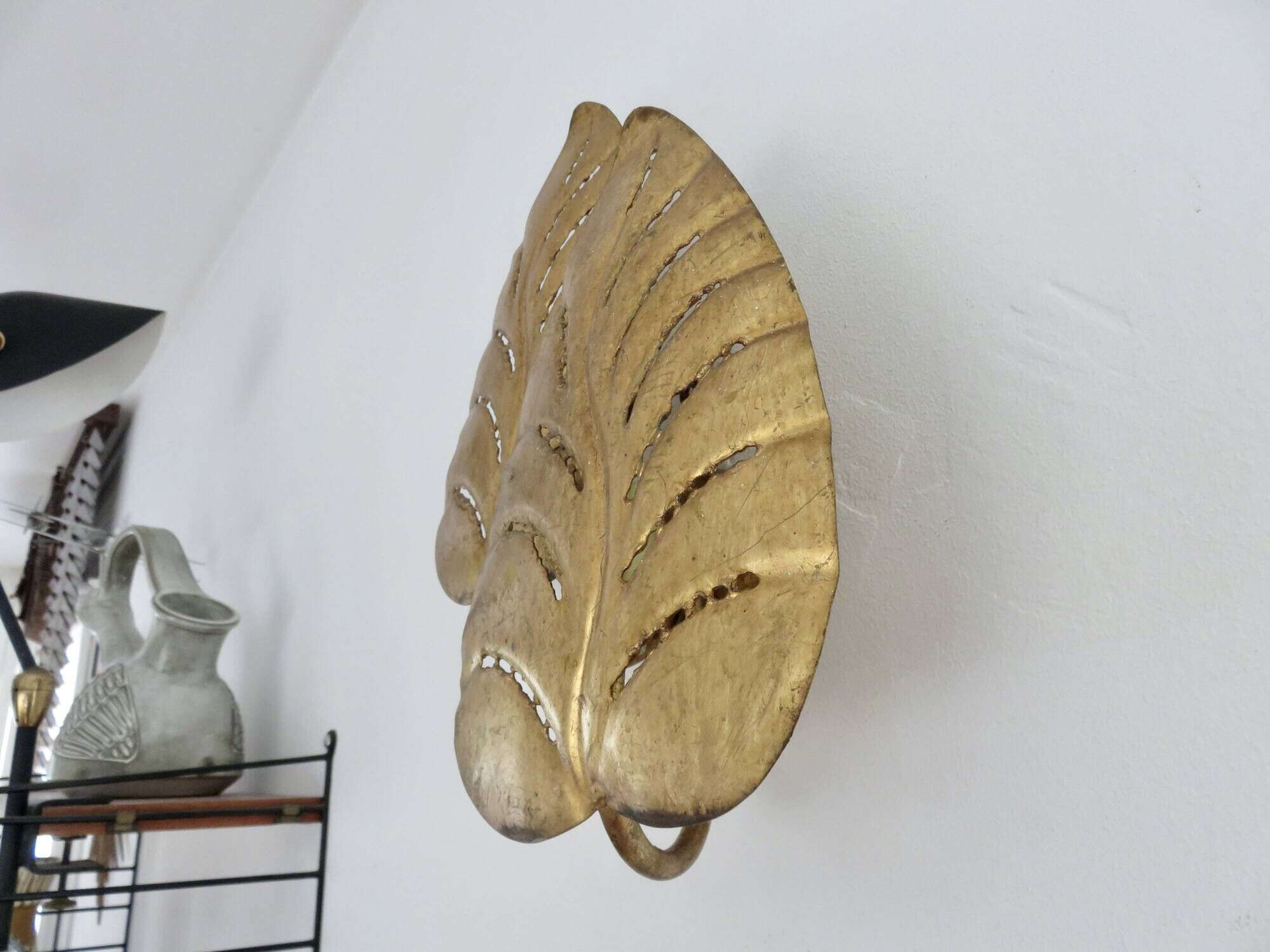 Large "leaf" wall lamp in gold metal, gold leaf, 1970s, Jansen
