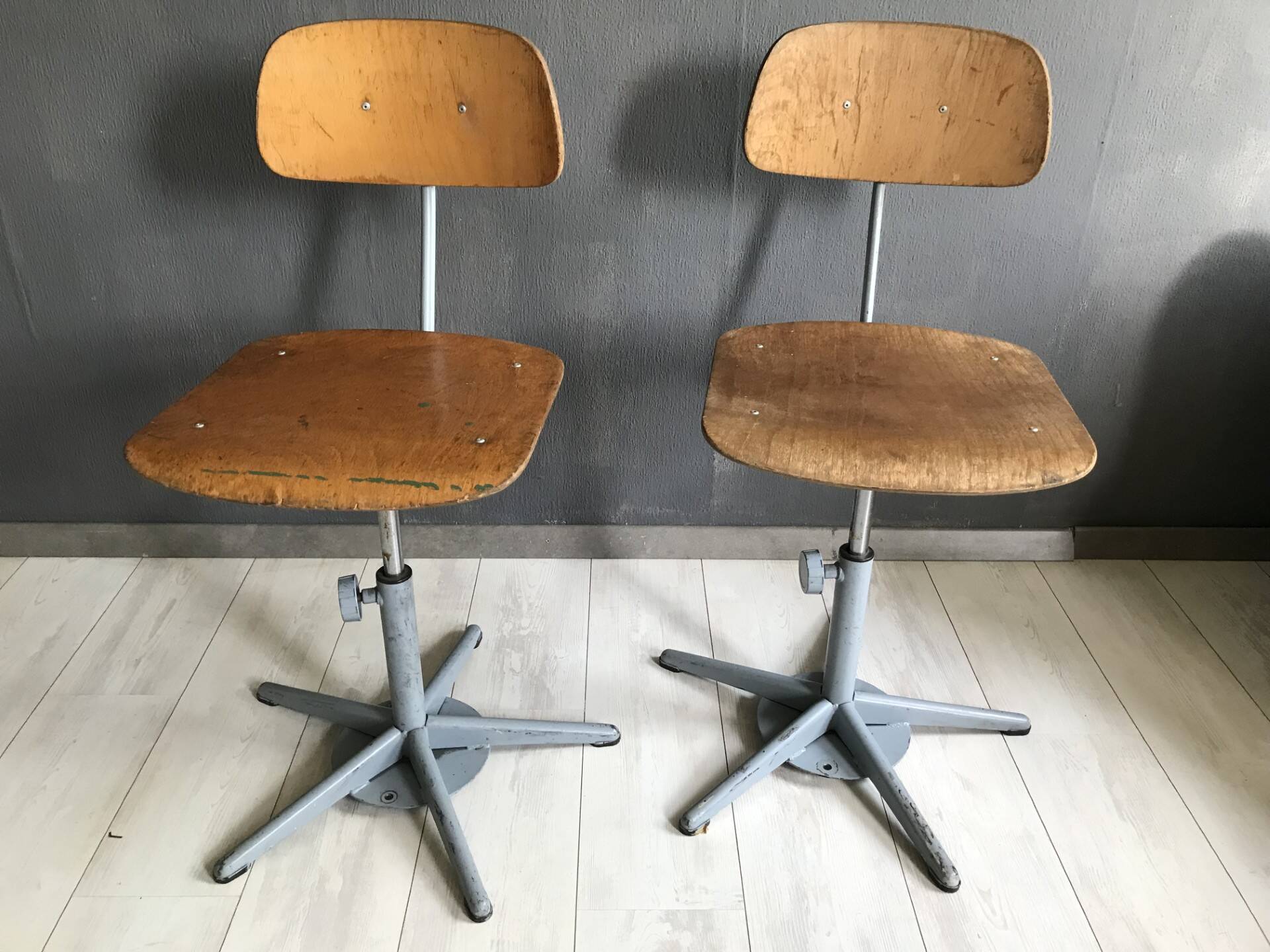 2 x Ahrend task chairs from Cirkelvintage