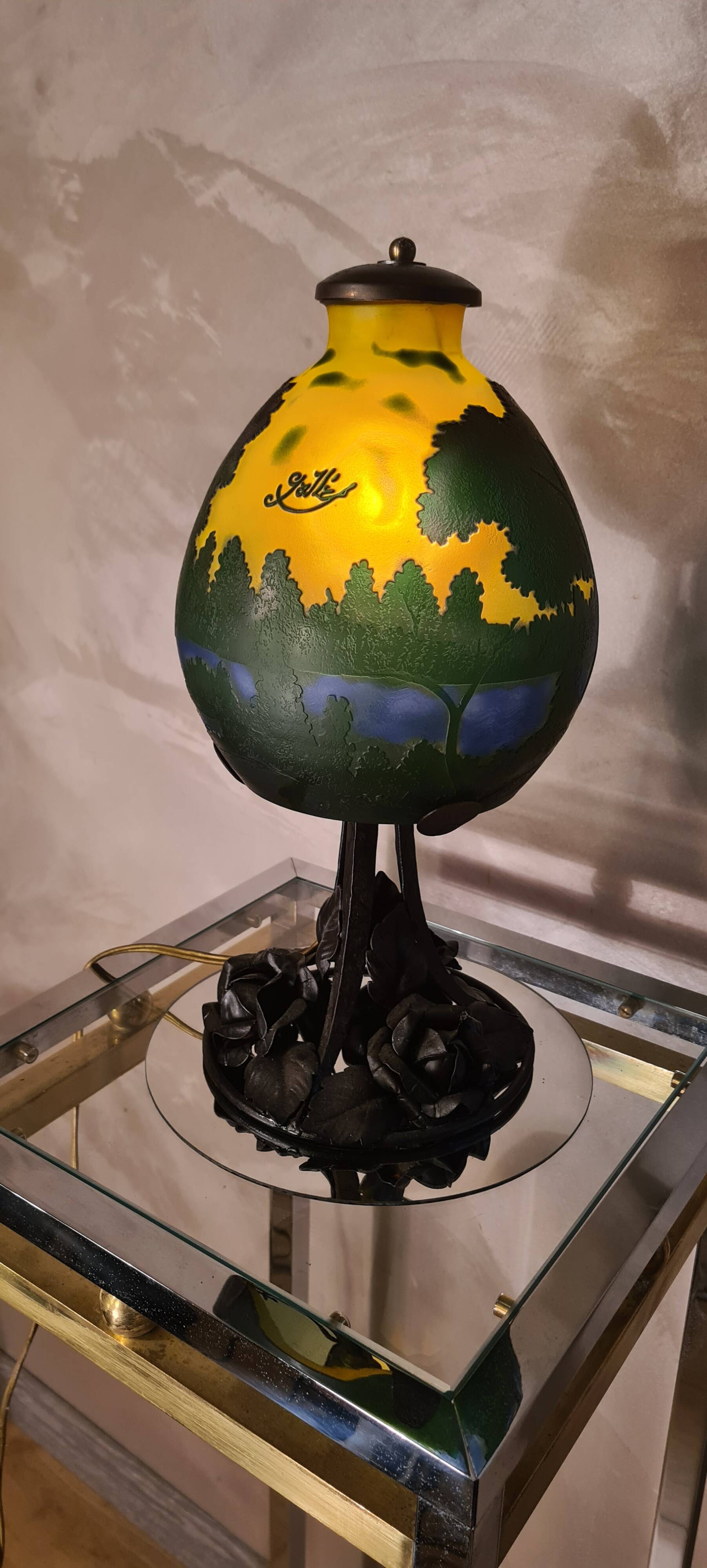 Wrought iron lamp with superb Emile Galle art nouveau lampshade, acid-free in multi-layer