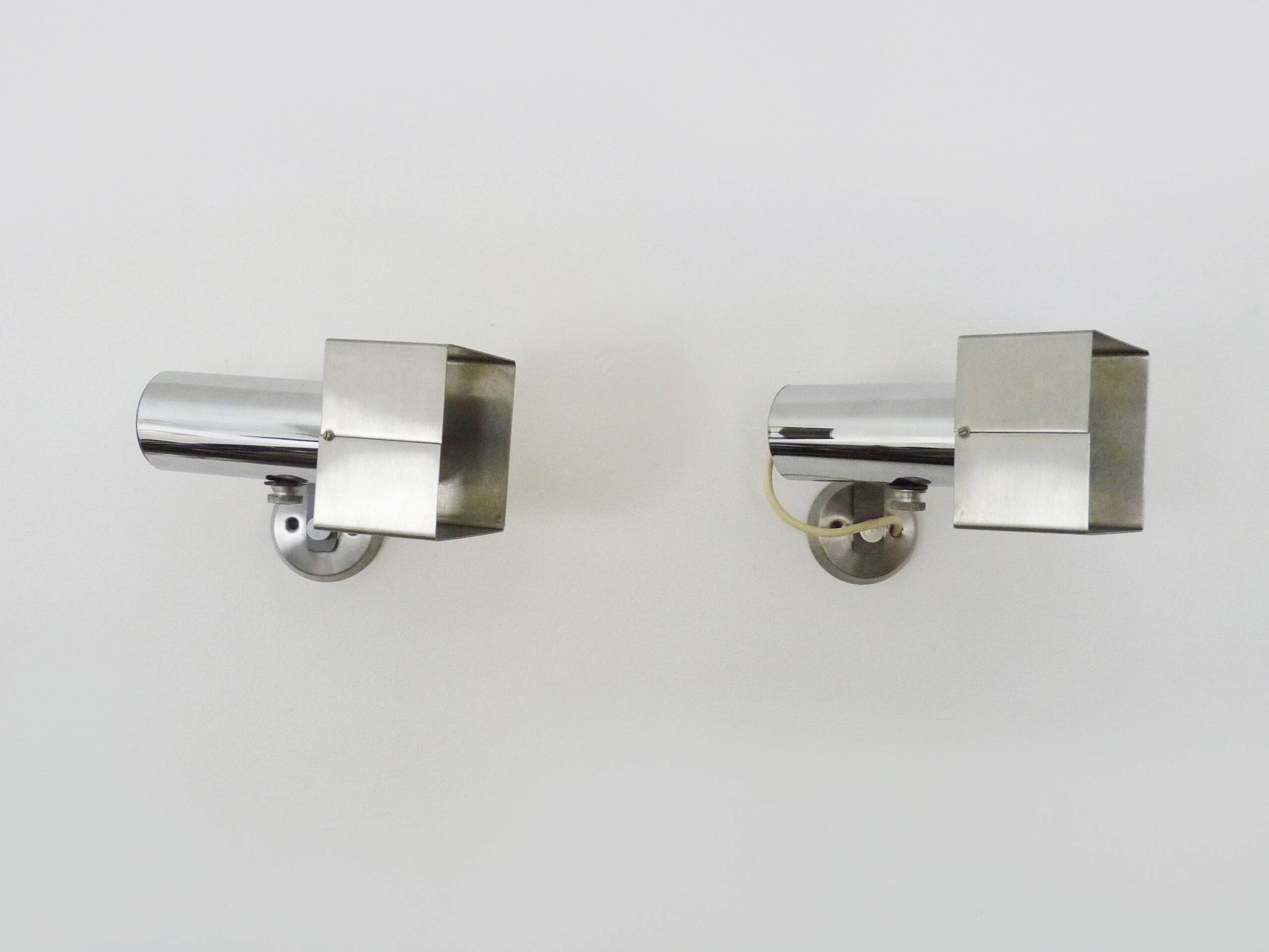 Pair of Space Age wall lights, adjustable, chrome-plated metal, aluminium, 60