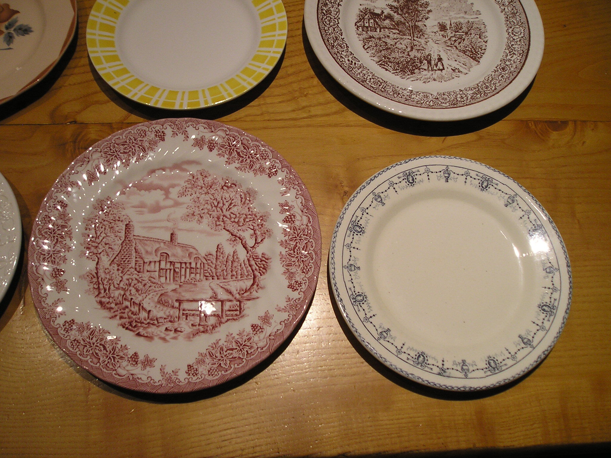 Set of 12 different flat plates