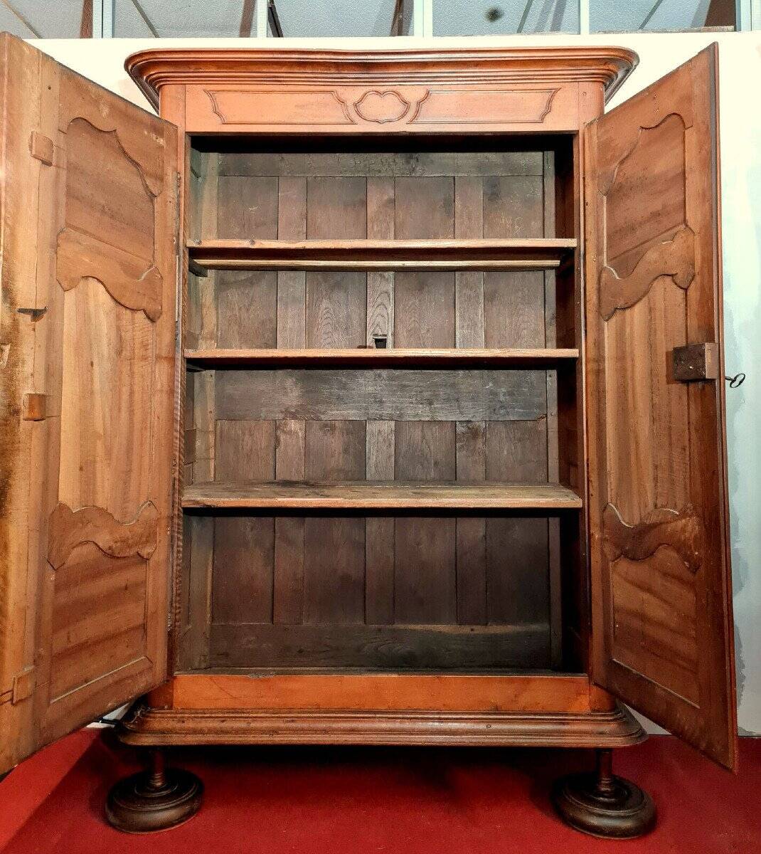 Burgundian wardrobe from the Louis XIII period in solid walnut.