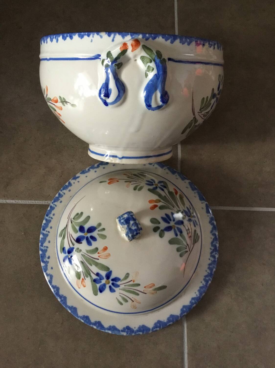 Soup tureen or vegetable dish