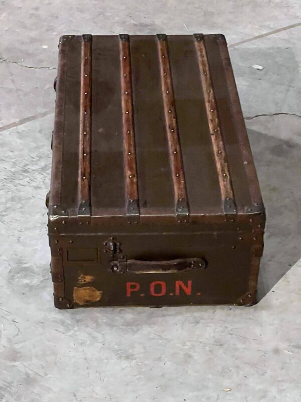 Ancienne malle de voyage