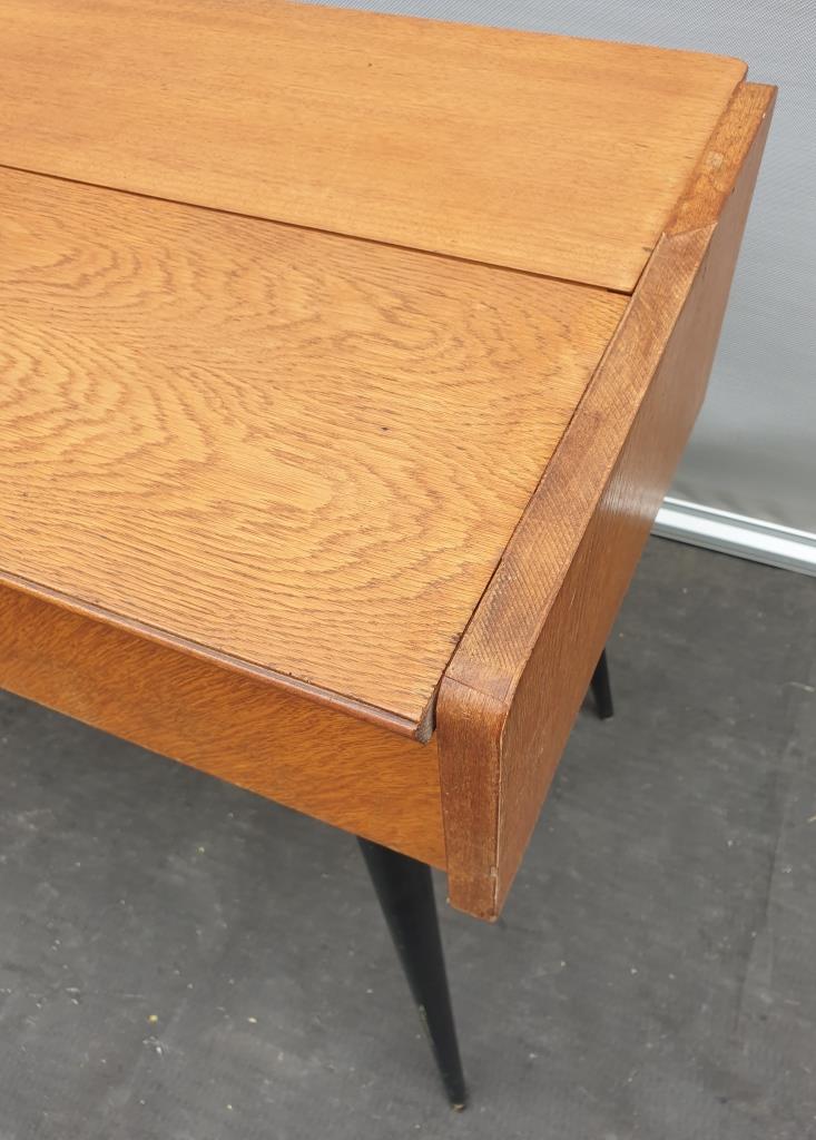 Console serves Singer Scandinavian design 1960