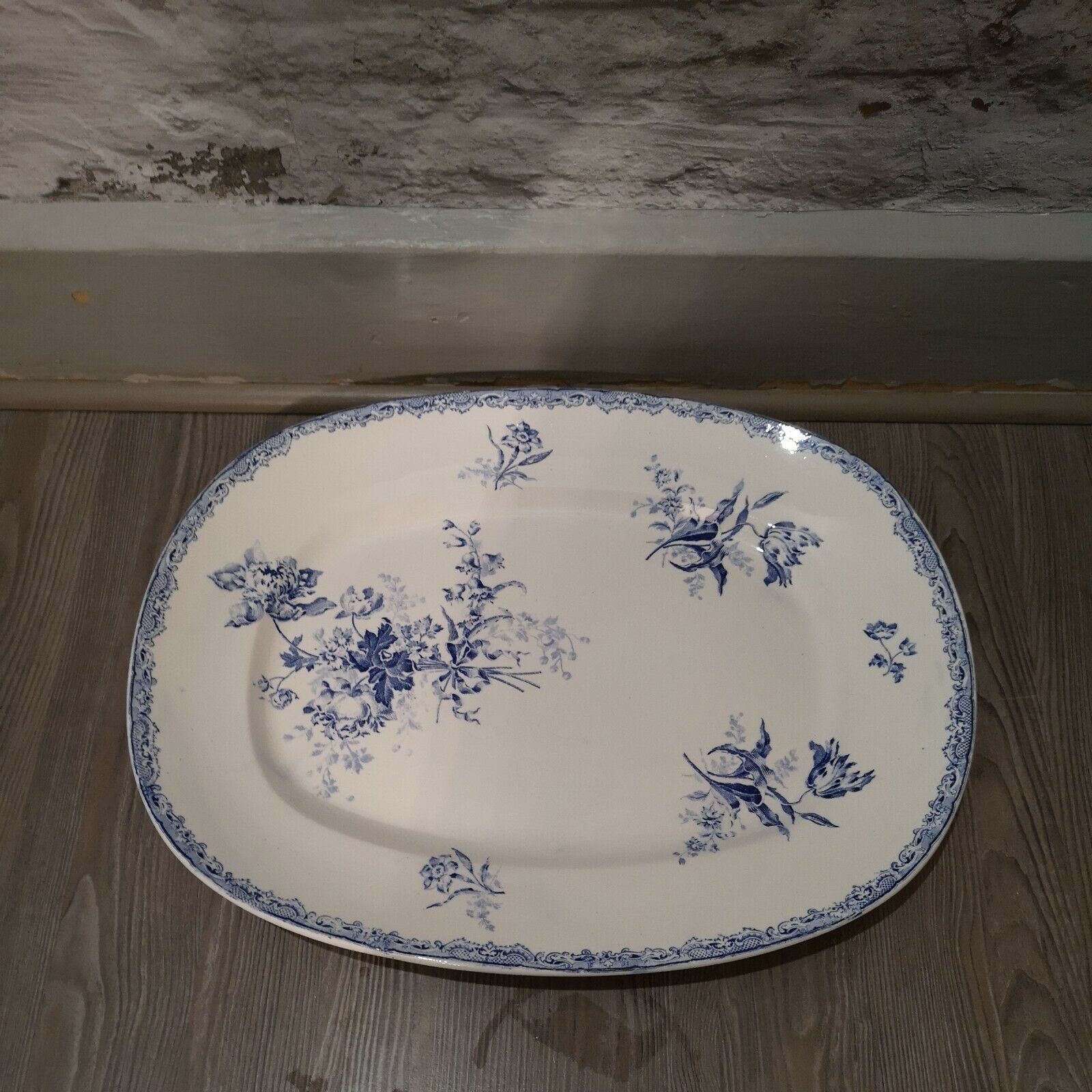 Plat de service en faïence Sarreguemines modèle Fontanges