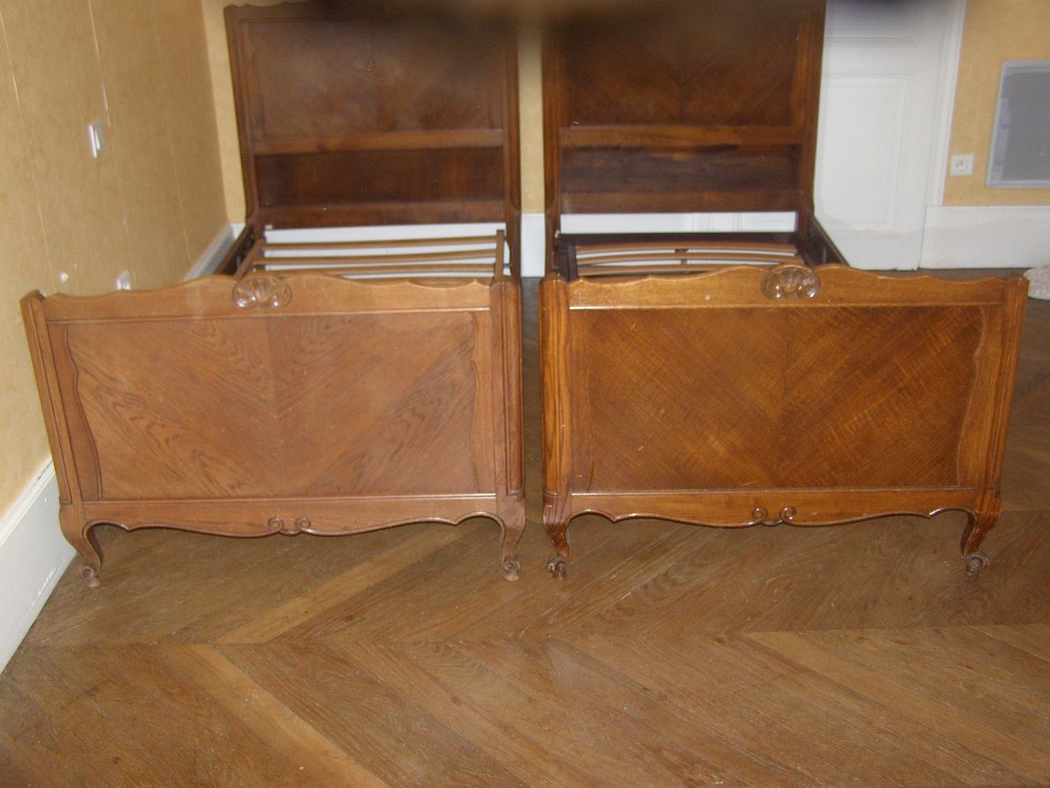 2 twin beds in solid wood in 90 with their slatted box spring