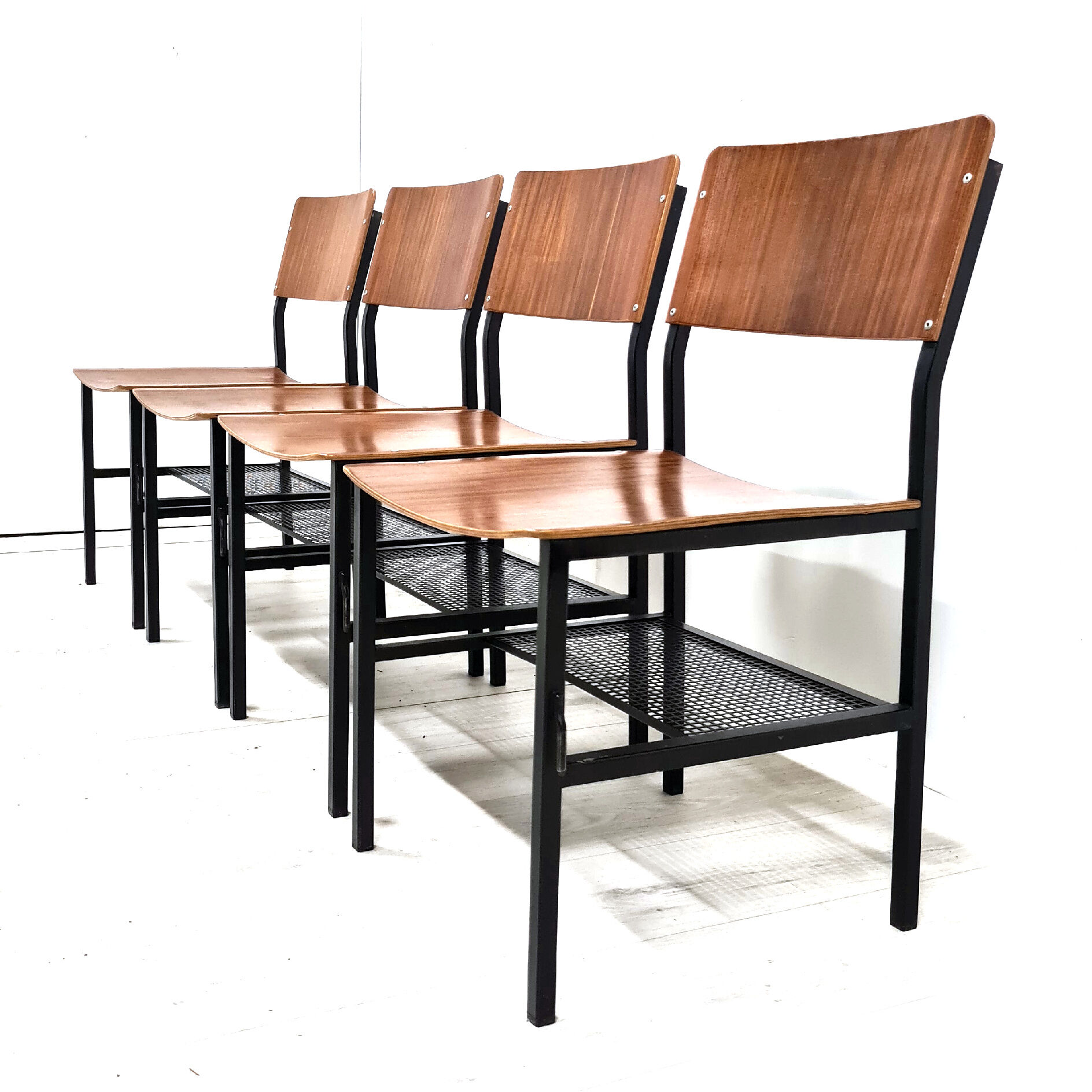 Ensemble de 4 chaises industrielles, Pays-Bas années 1970