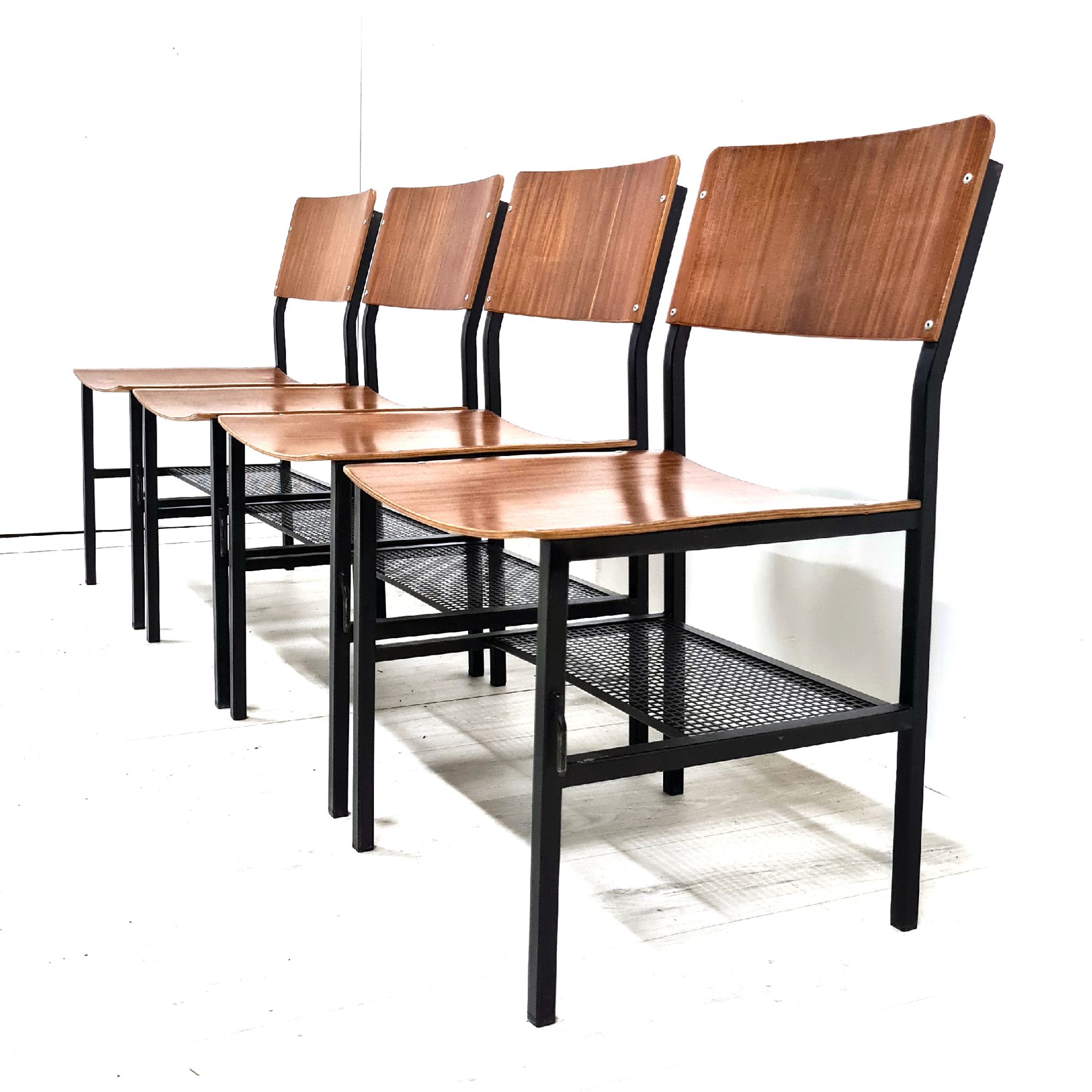 Ensemble de 4 chaises industrielles, Pays-Bas années 1970