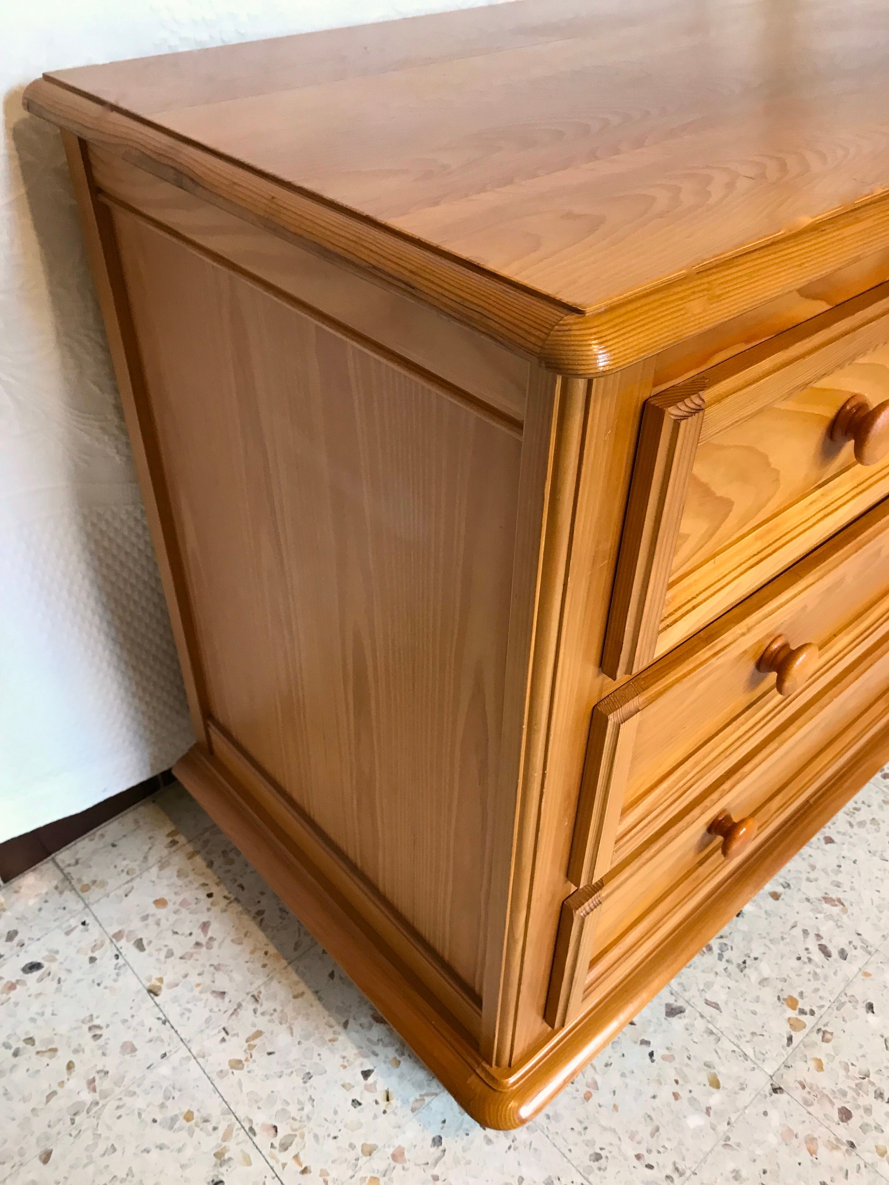 Vintage wooden chest of drawers 3 drawers round buttons country style