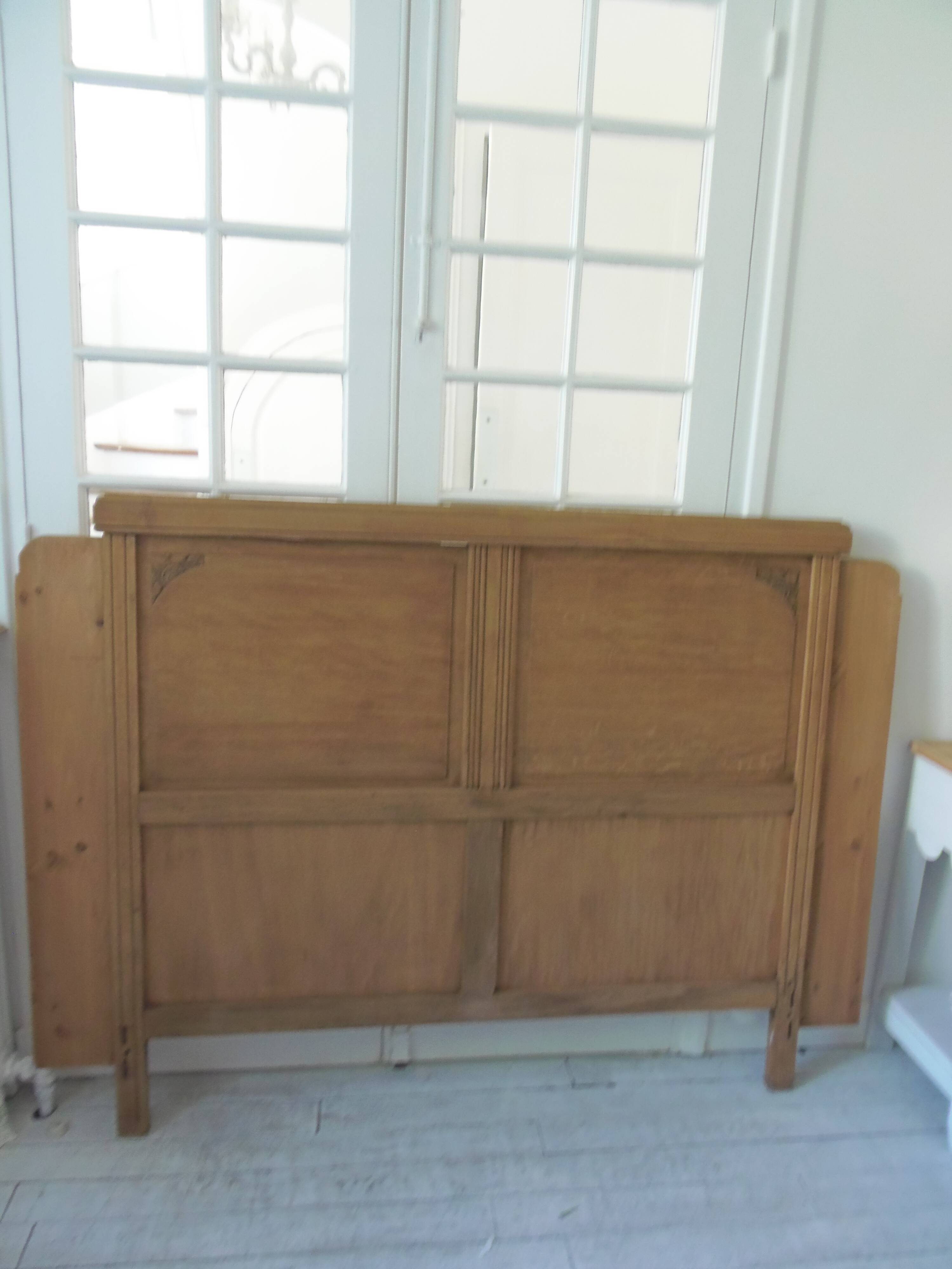 Art Deco headboard for a 160cm bed in raw wood with a waxed finish.