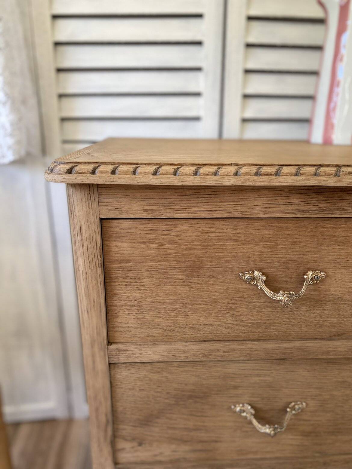 Commode pieds griffe