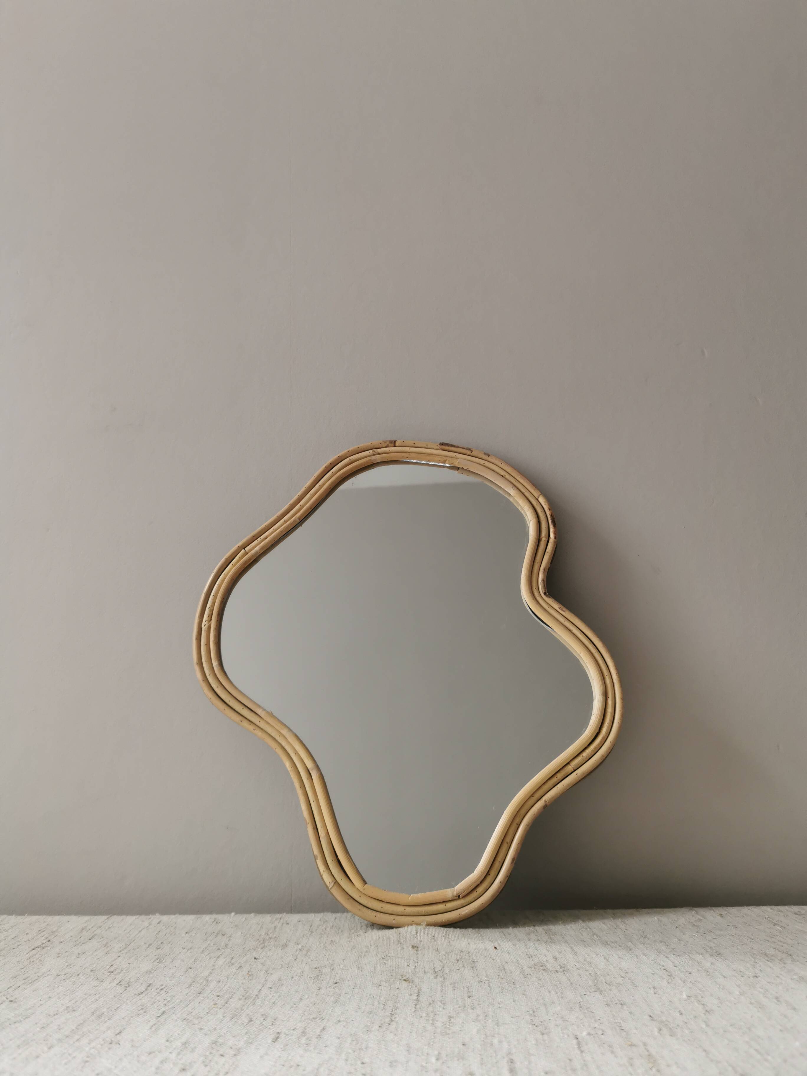 Archibald wooden mirror – 40×35 cm – Mirror - slight snag on the mirror