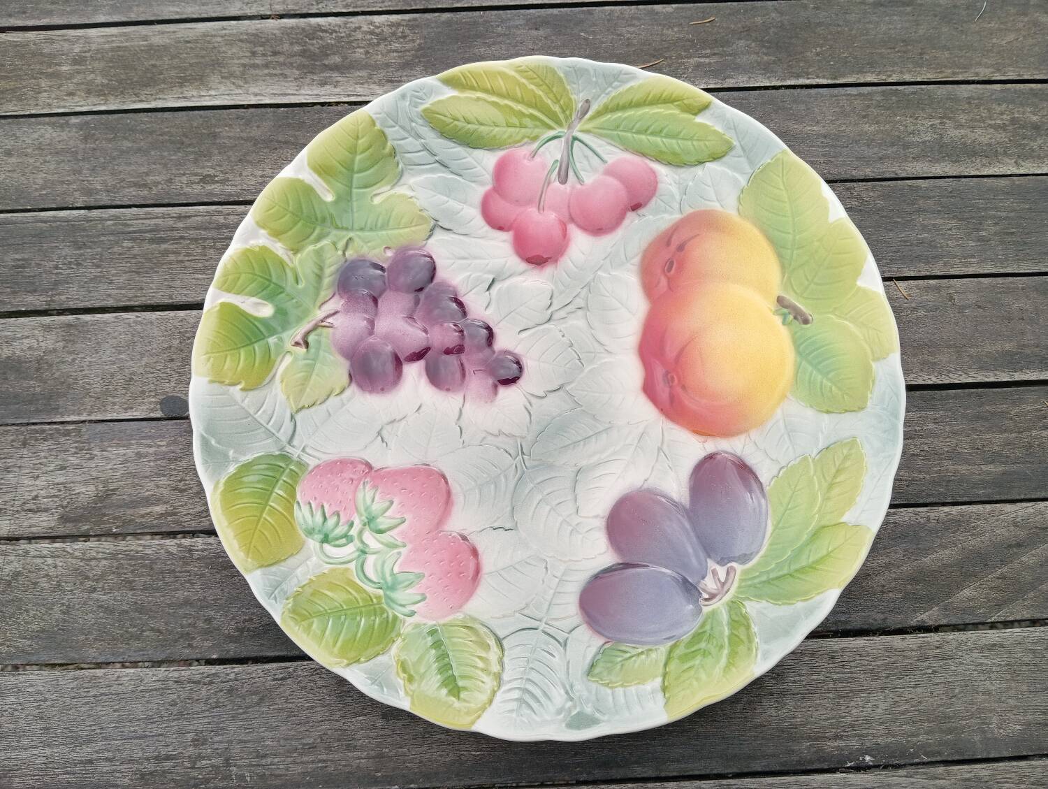 Plat à gâteau / coupe fruit faience barbotine de St Clement