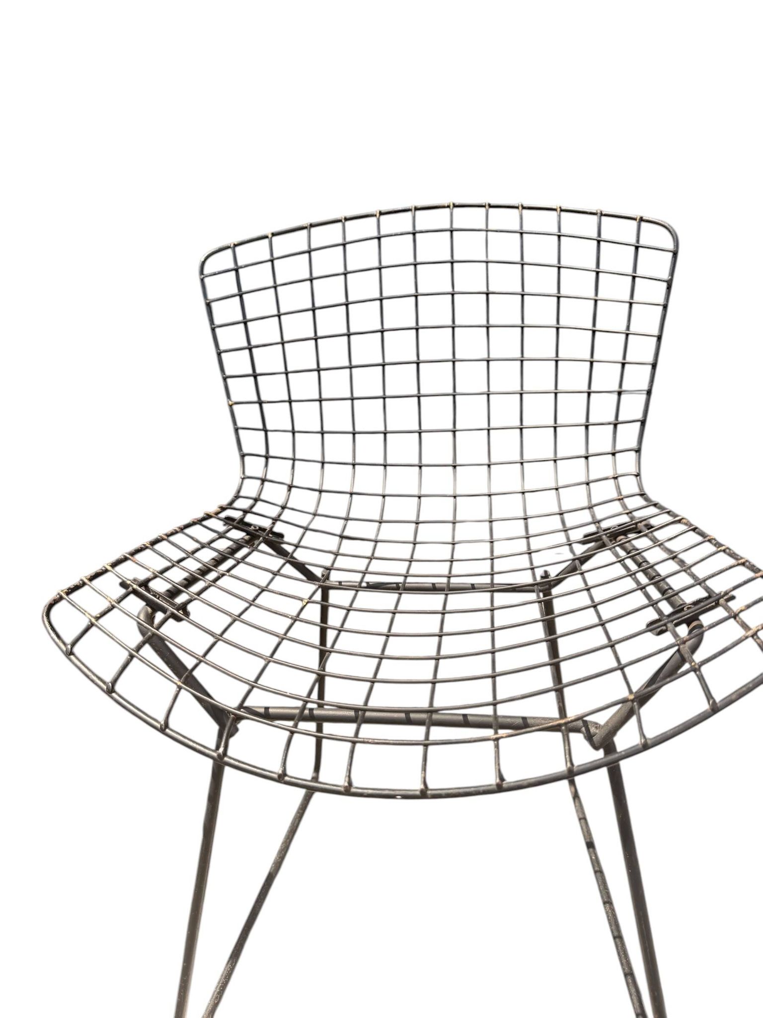 Suite de 4 Chaises "Wire" — Harry Bertoia pour Knoll (Rilsan Noir)