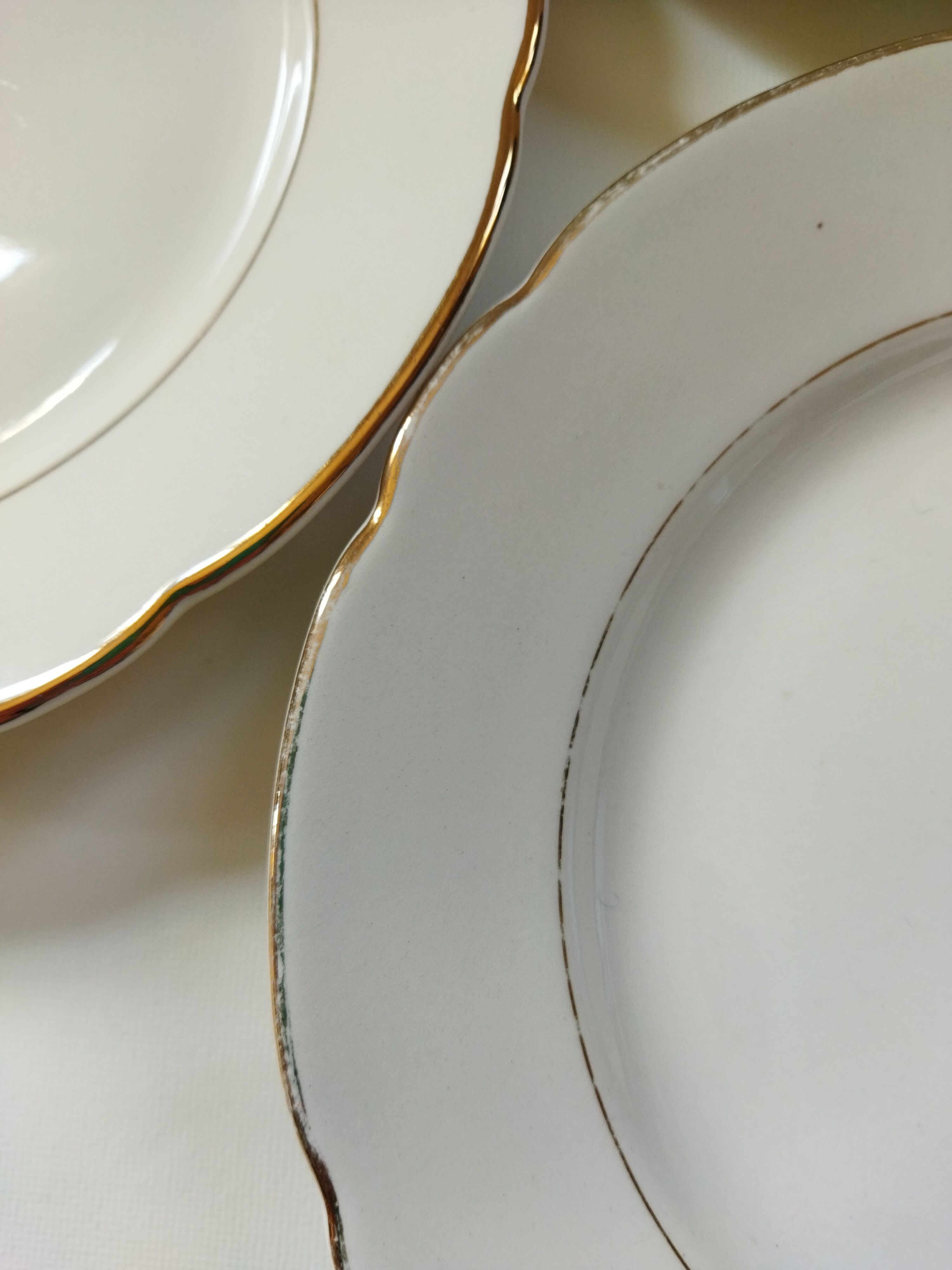 6 Villeroy & Boch Mettlach ivory and gold dessert plates
