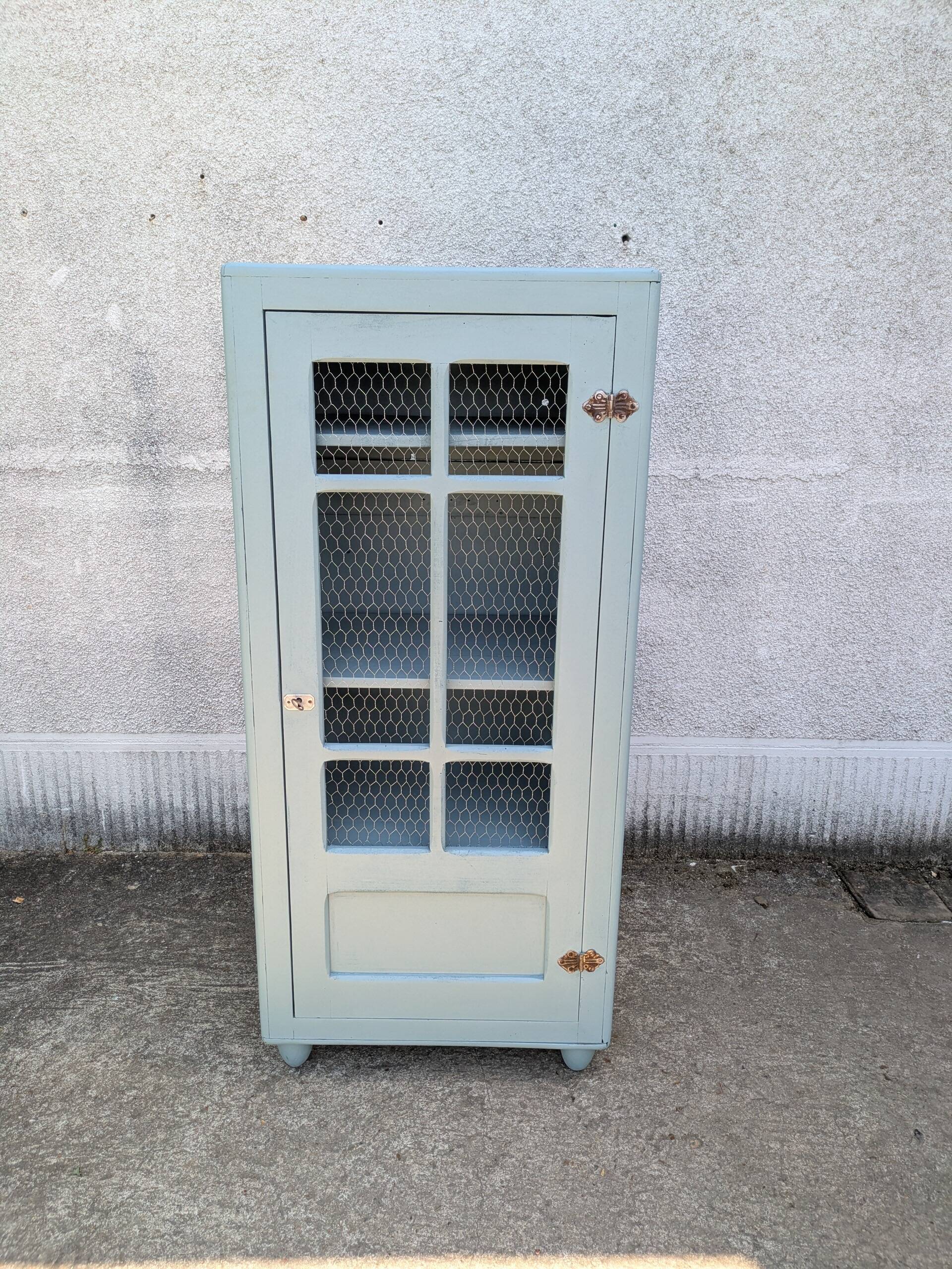 Small Parisian wardrobe