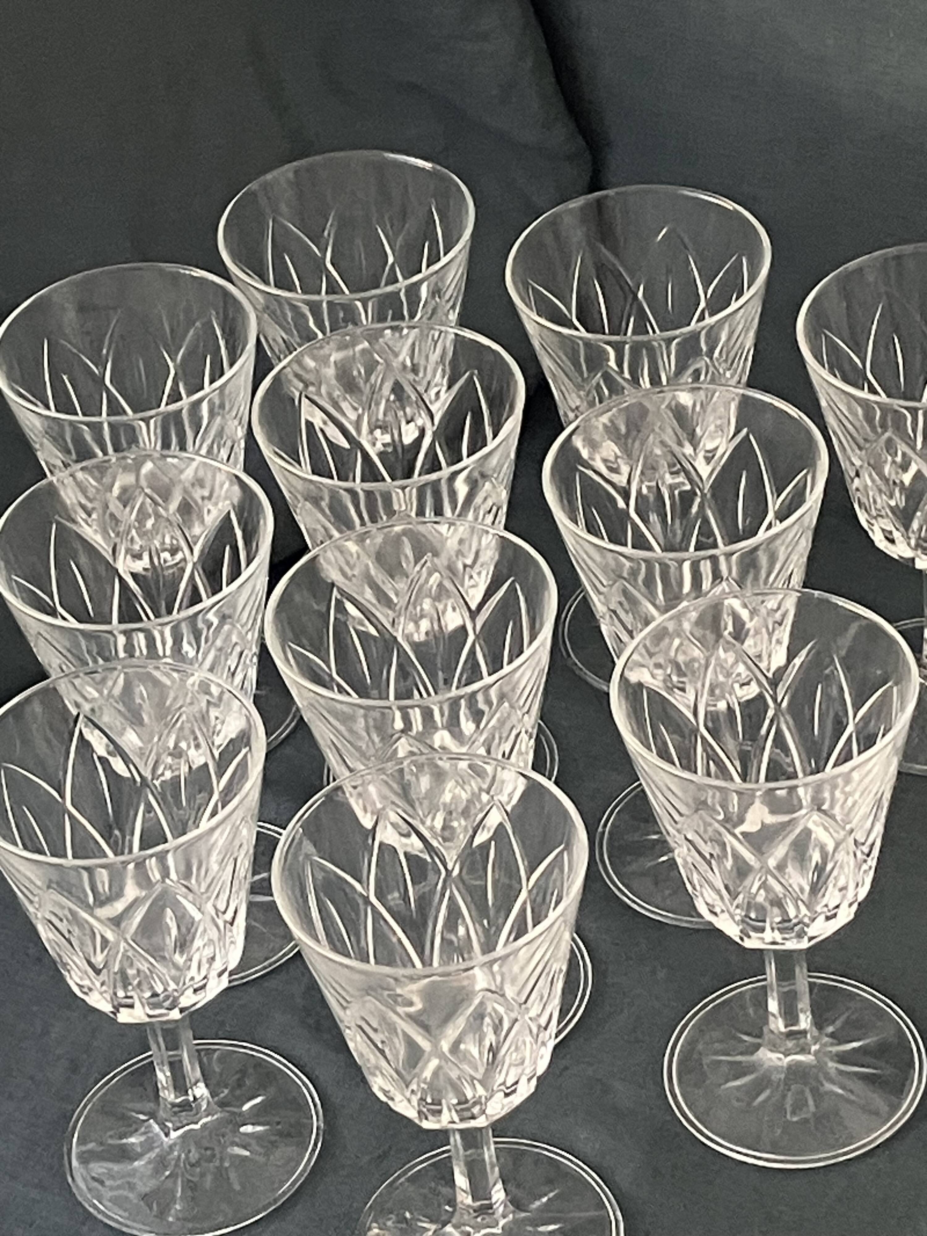 Set of 11 vintage cut glass glasses from Vmc Reims France, model Arlequin.