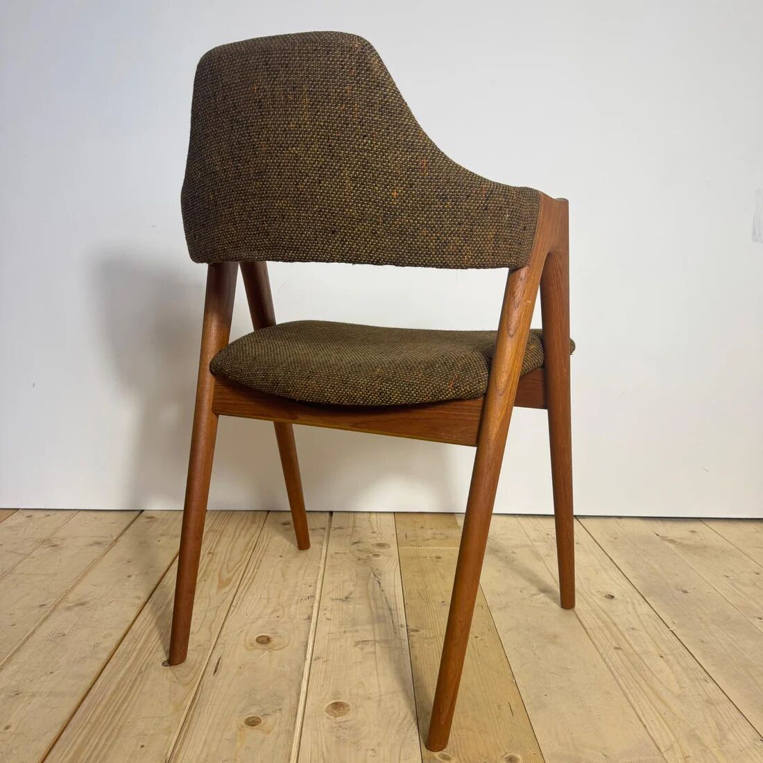 “Compass” chair in teak by Kai Kristiansen – Scandinavian mid-century design