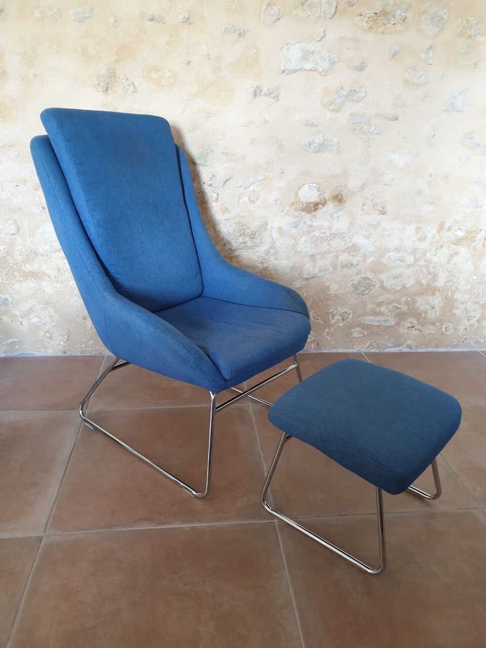 Armchair and its footrest