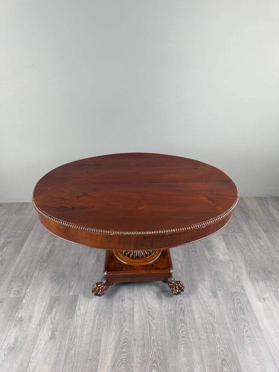 Oval Empire-style table with a central pedestal, 19th century.