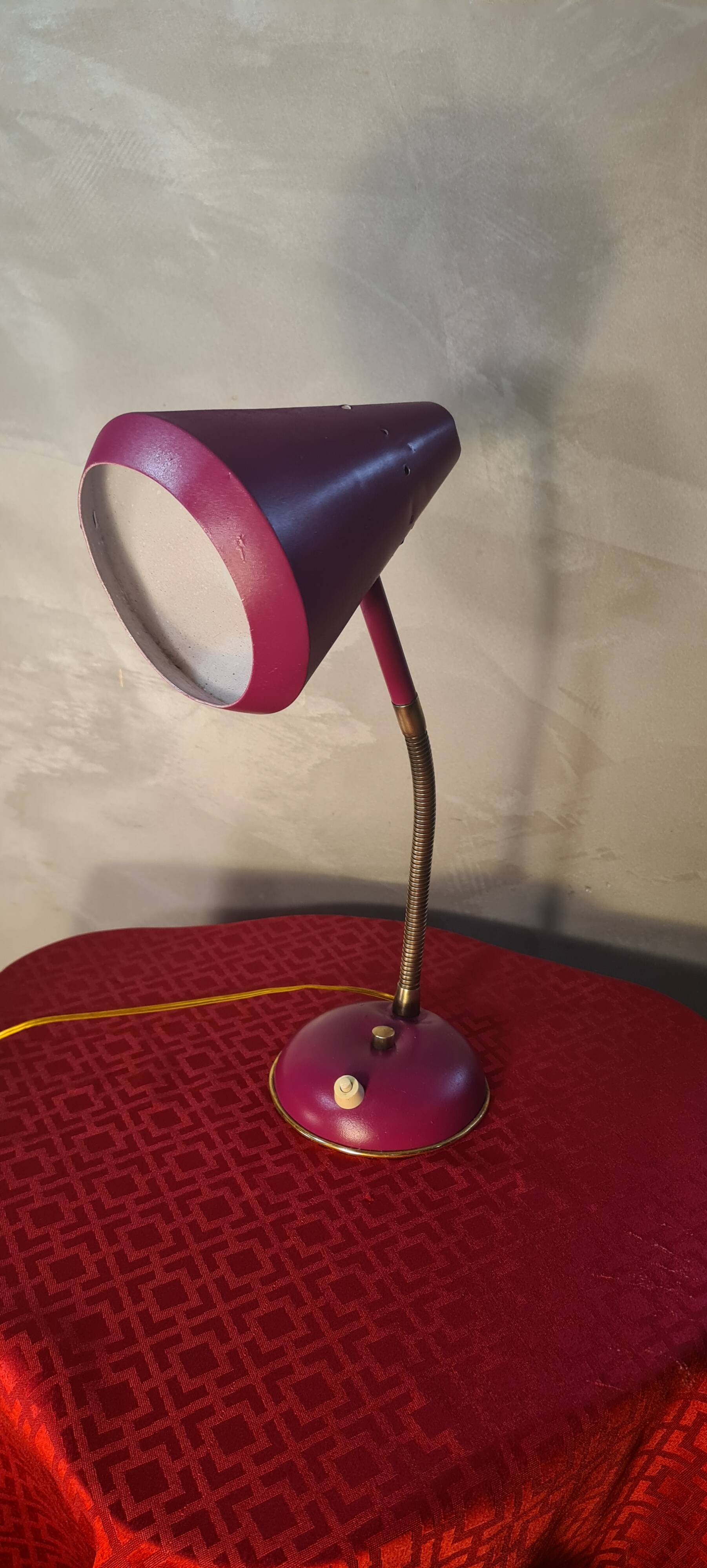 1960s fuchsia flexible desk lamp ok, 30x23 very pretty