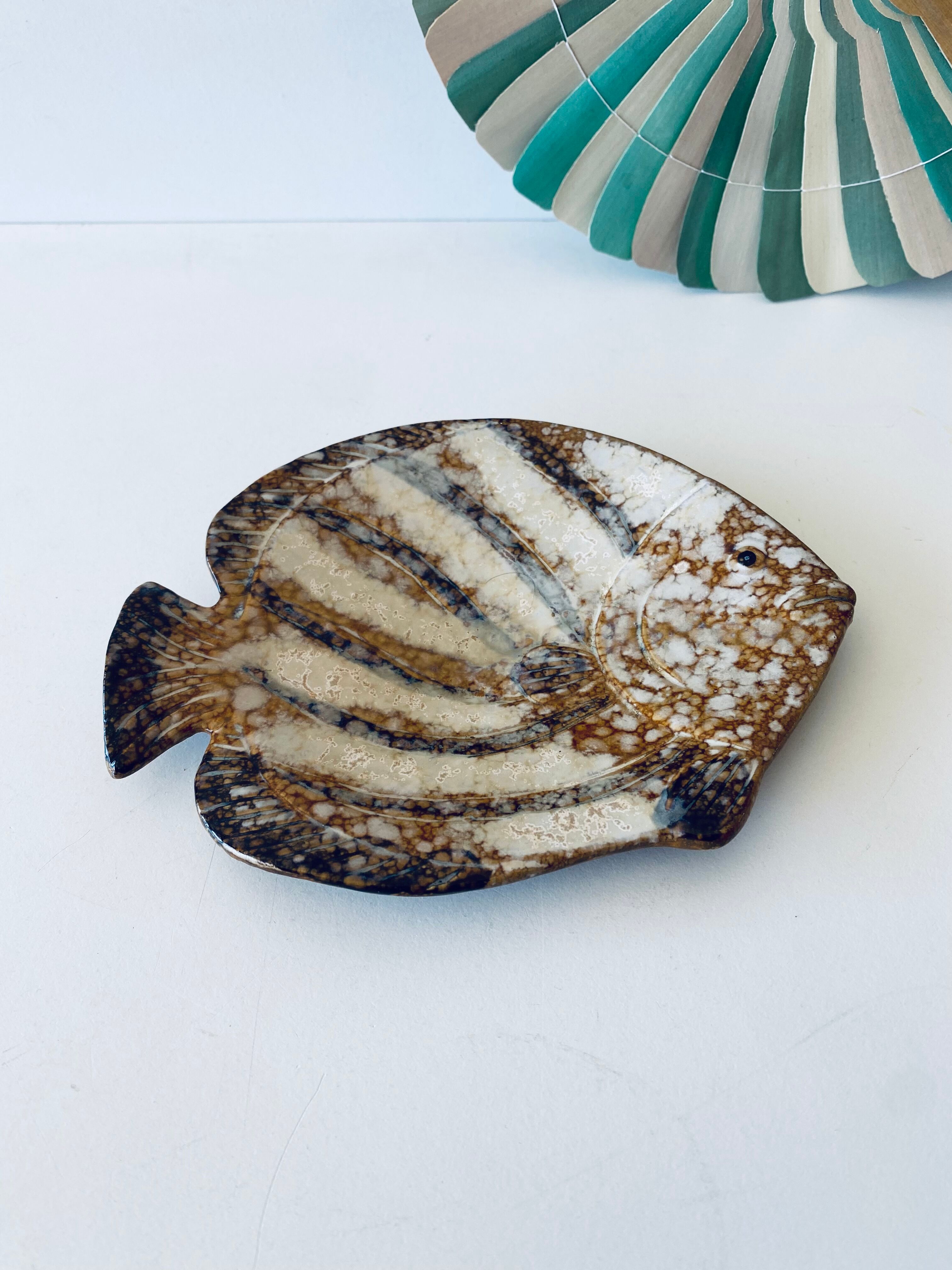 Ceramic fish-shaped cup