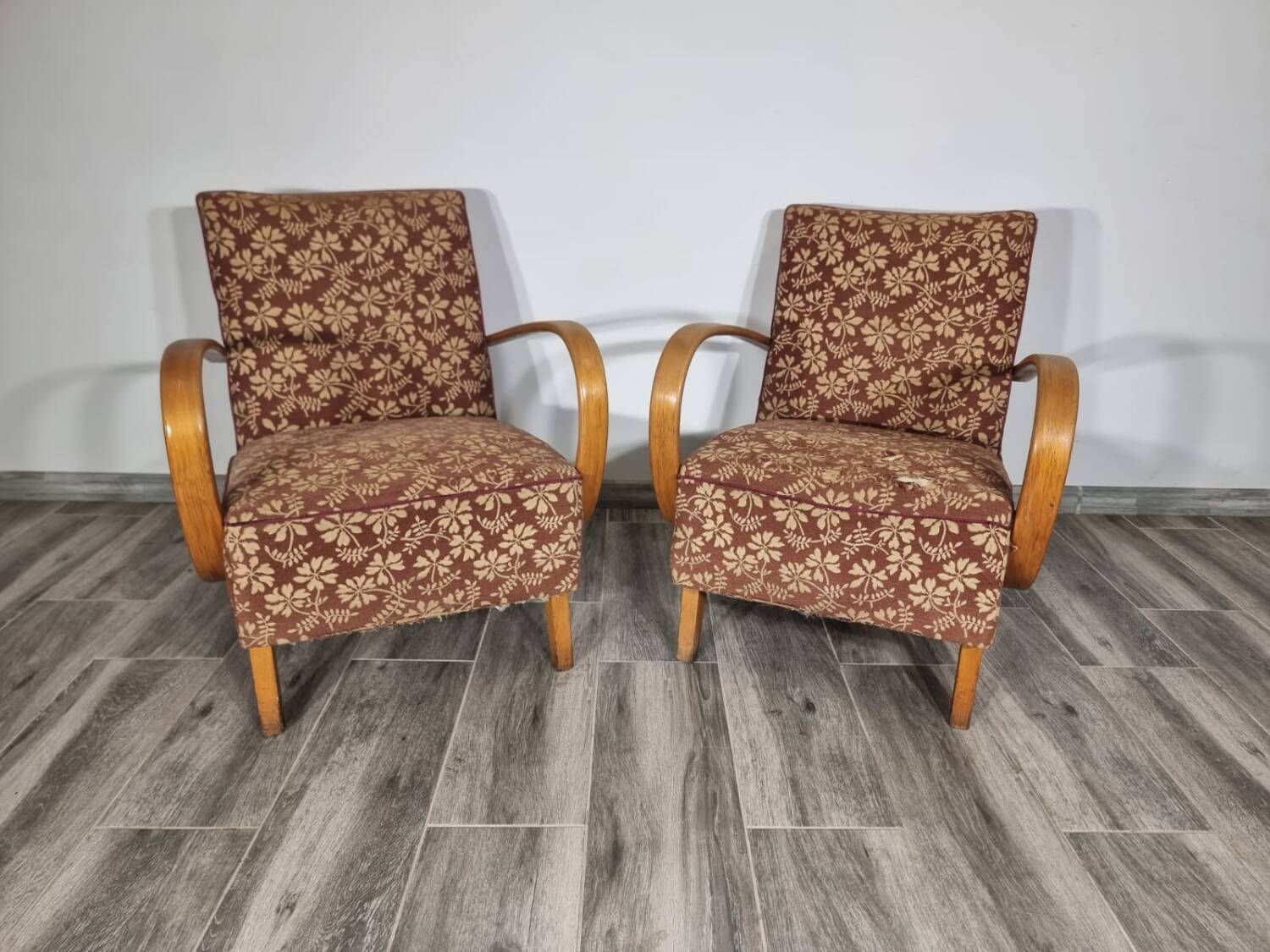 Art deco armchair by Jindrich Halabala