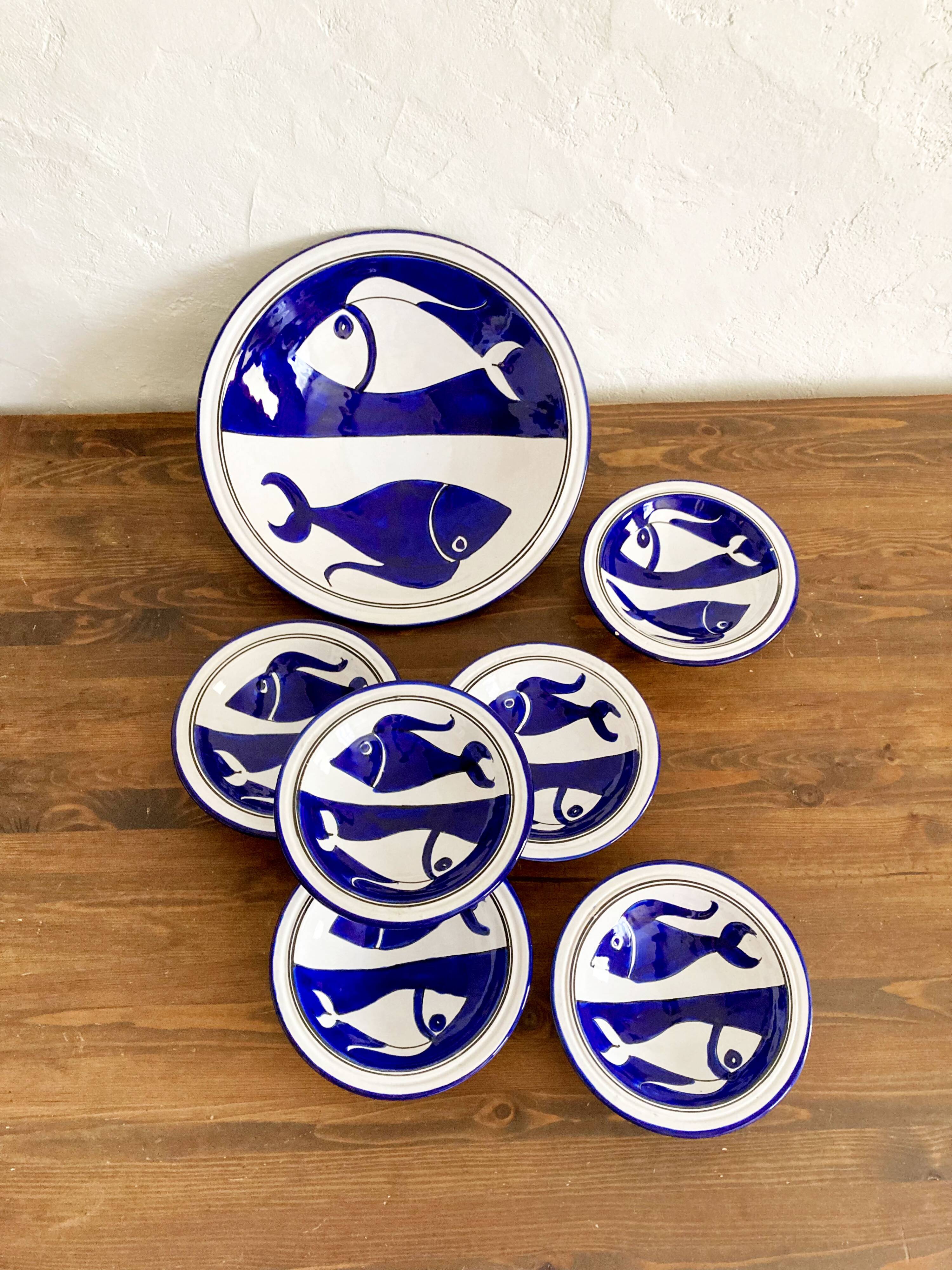 Mediterranean service, large dish and 6 soup plates