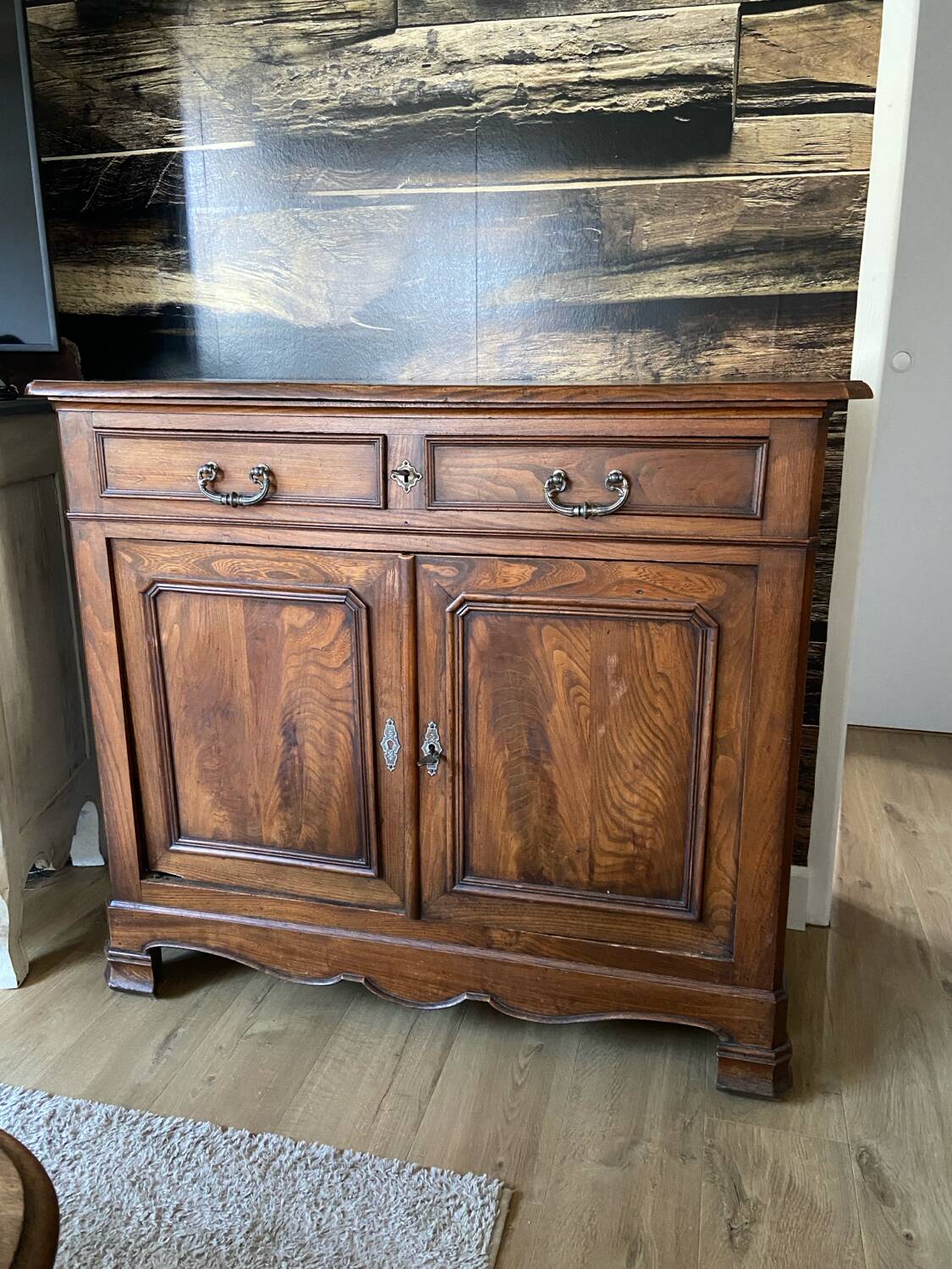 Two-door buffet