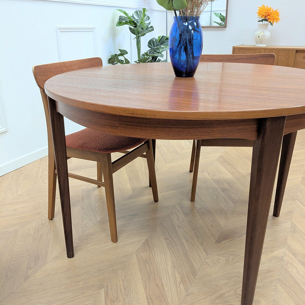 Scandinavian round table
