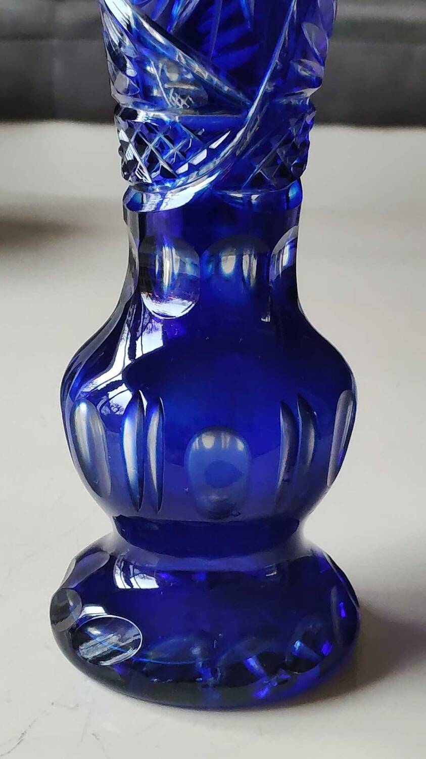 Bohemian cut crystal vase. Notched neck. Sophisticated stars, 26 cm