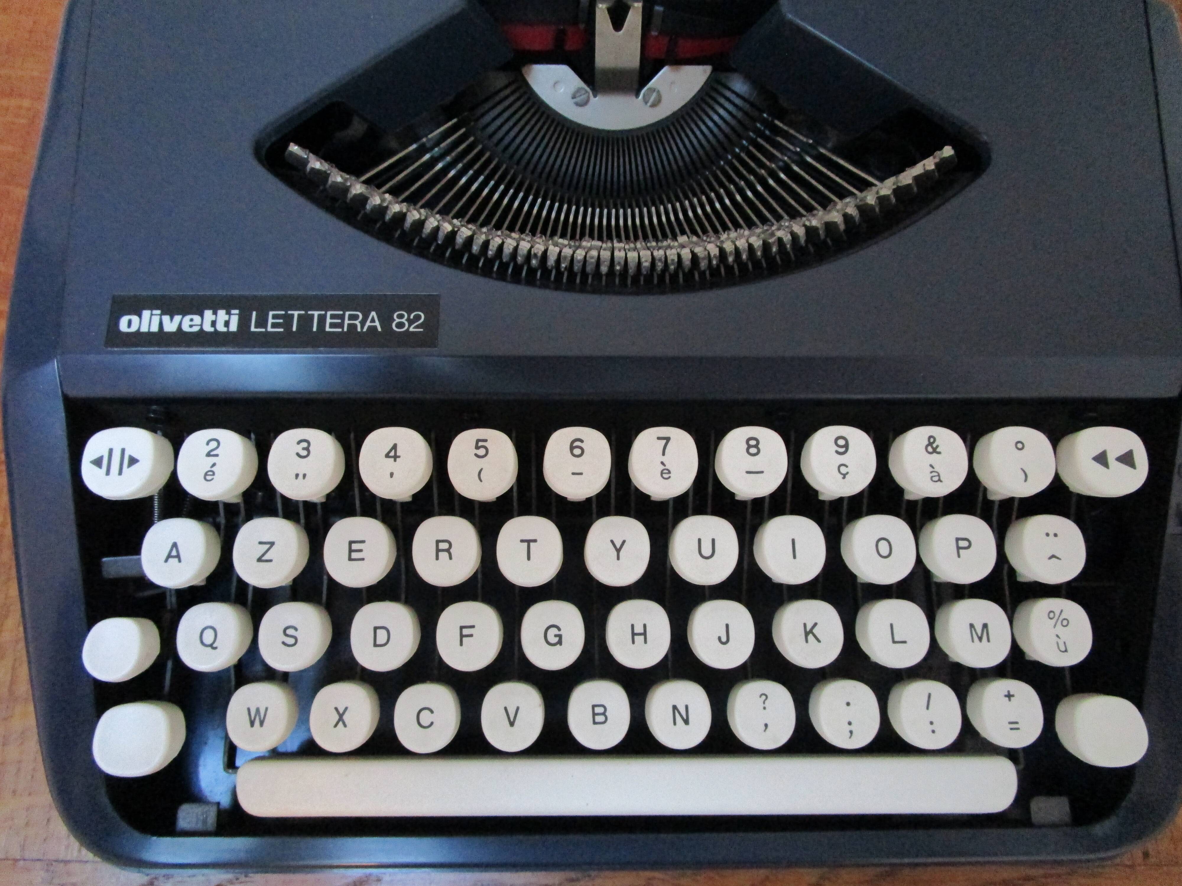 Typewriter, Olivetti Lettera 82