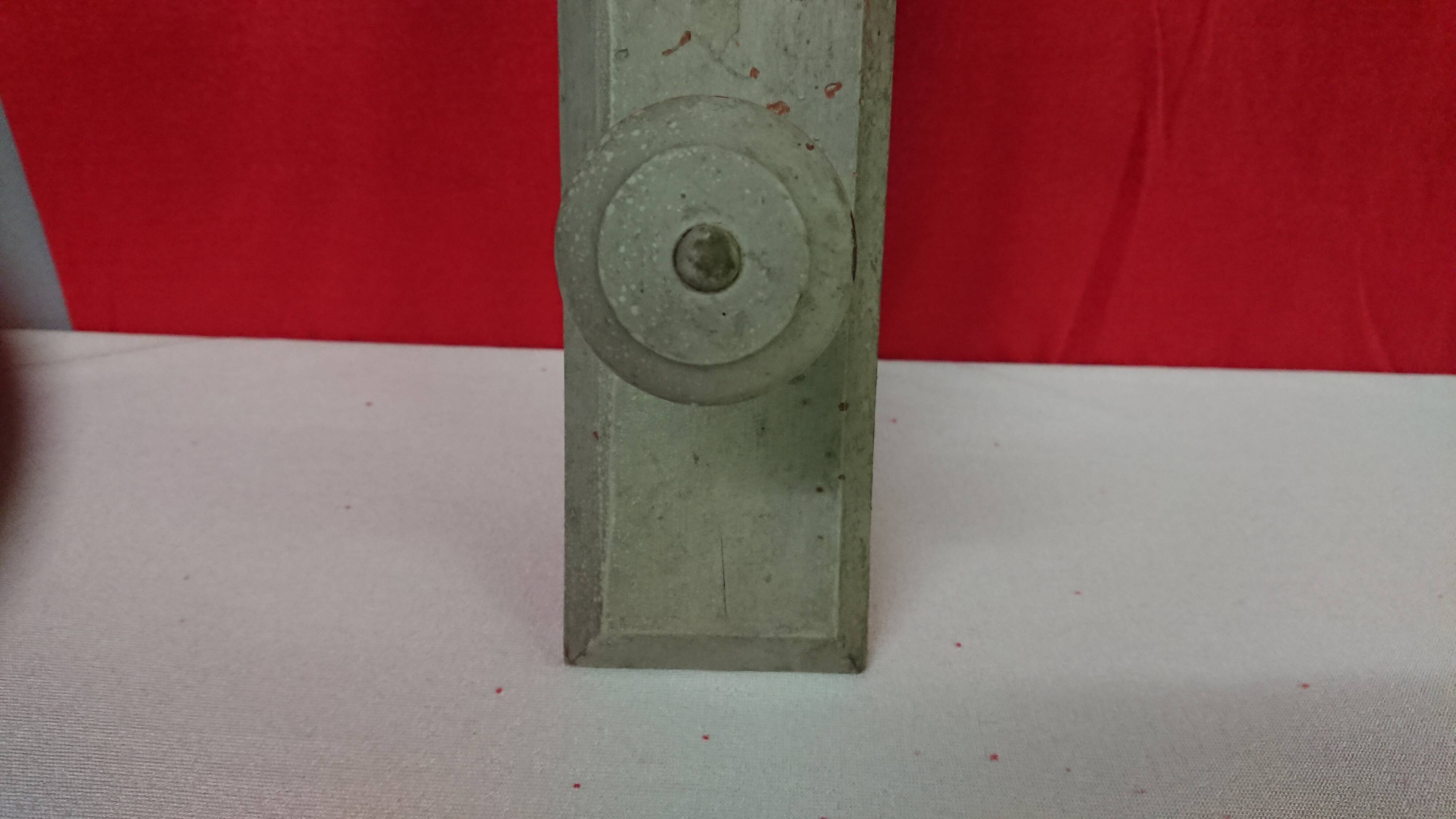 Old wooden pad 6 hangs