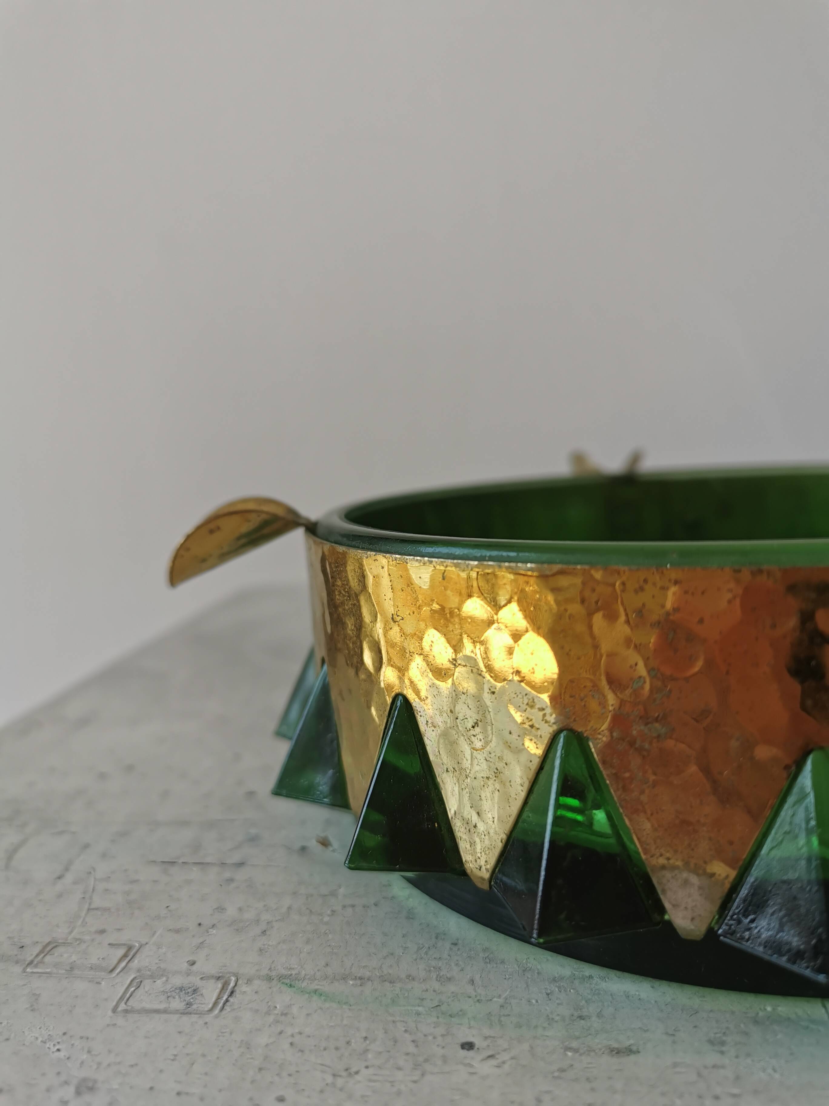 Cendrier en cristal vert et or vintage / Cendrier rond en verre de style mid-century modern