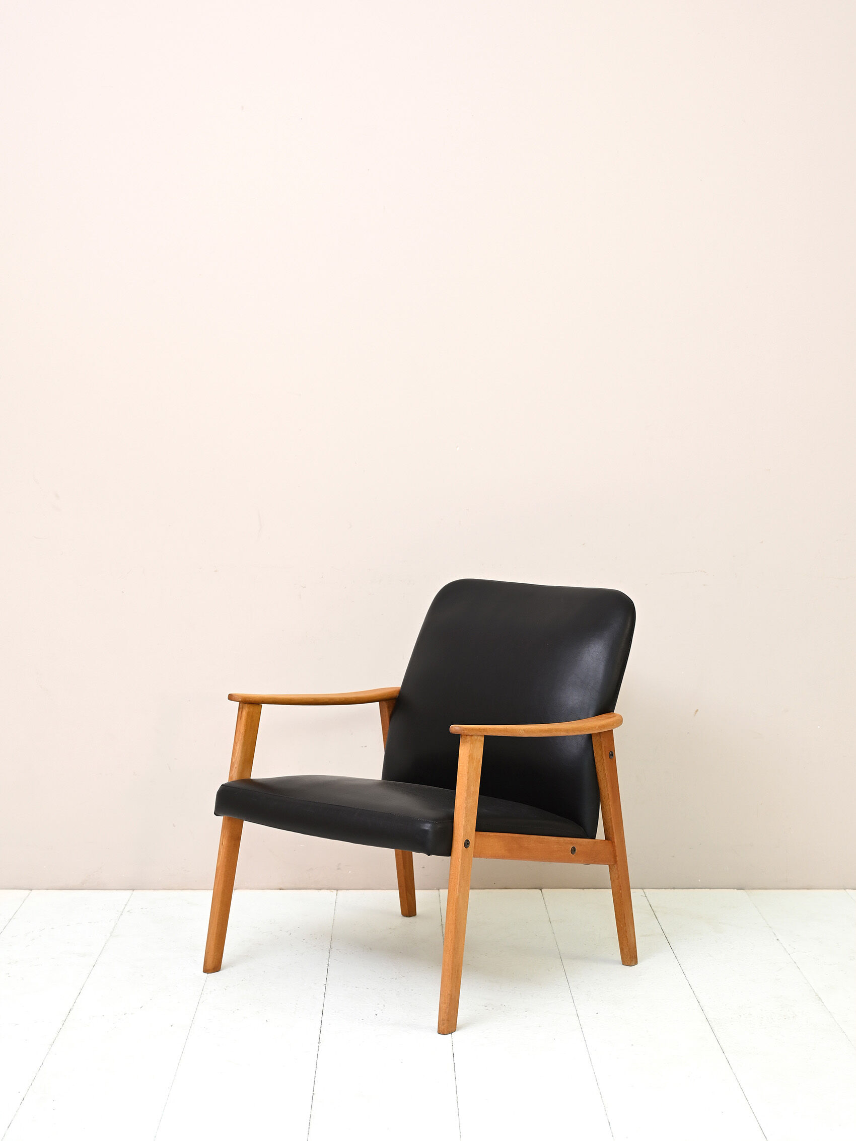 Fauteuil scandinave des années 1960 en cuir noir