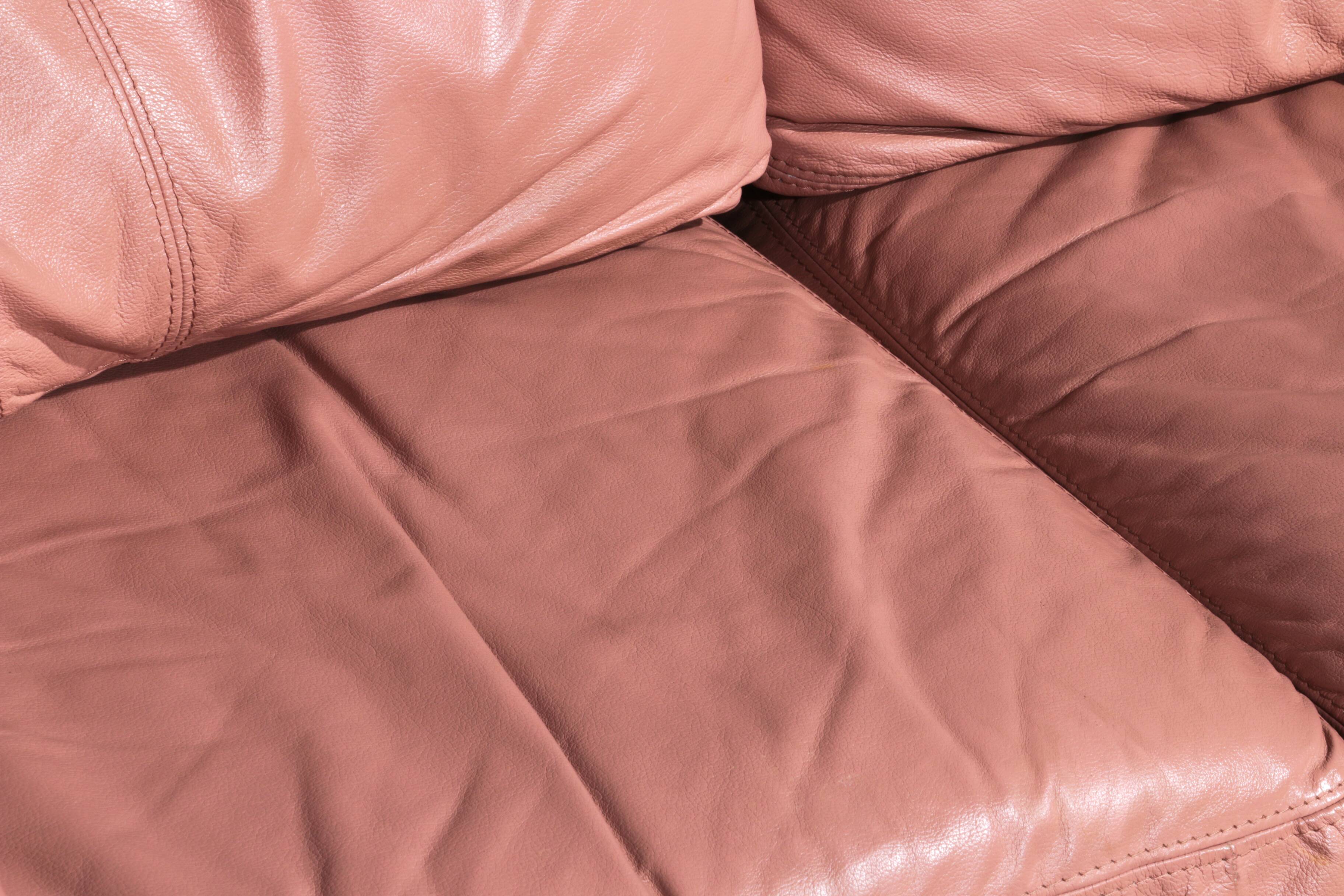 Ensemble de salon italien vintage – 4 pièces en cuir rose (années 1970)