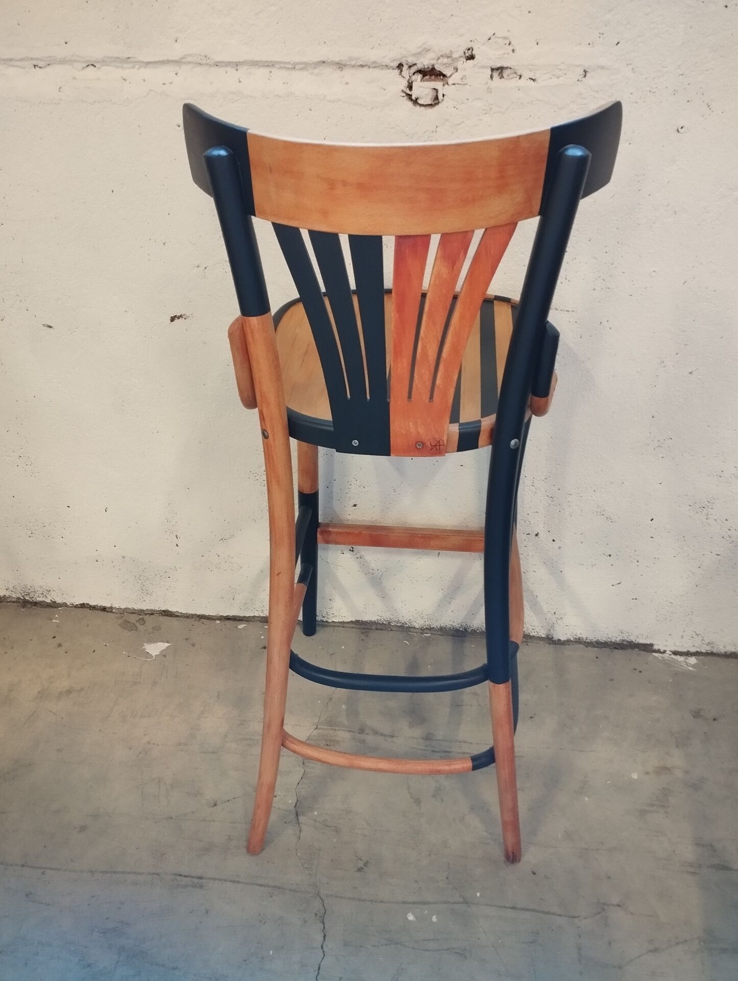 Bar stool