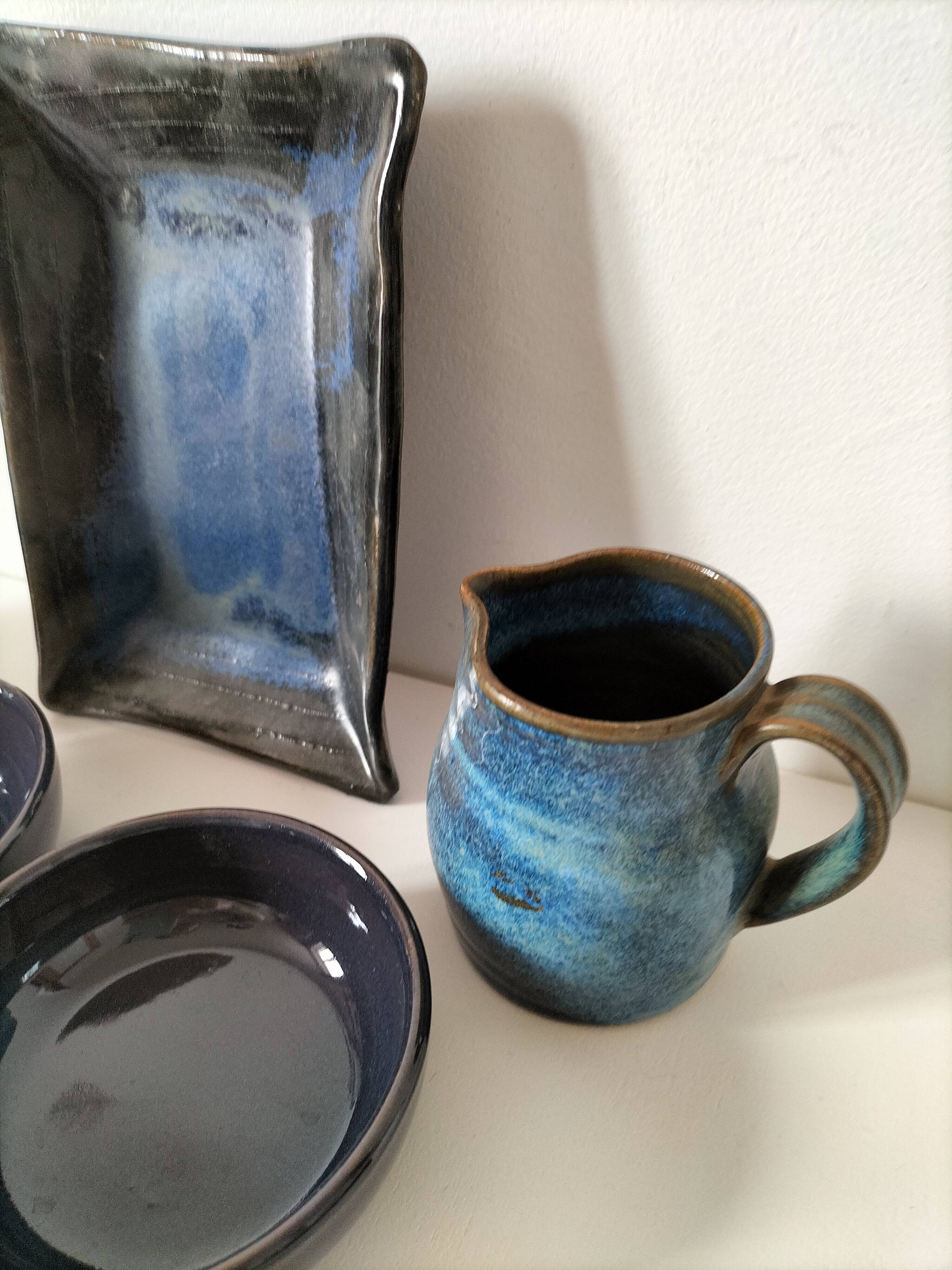 Set of artisanal ceramics in shades of blue.