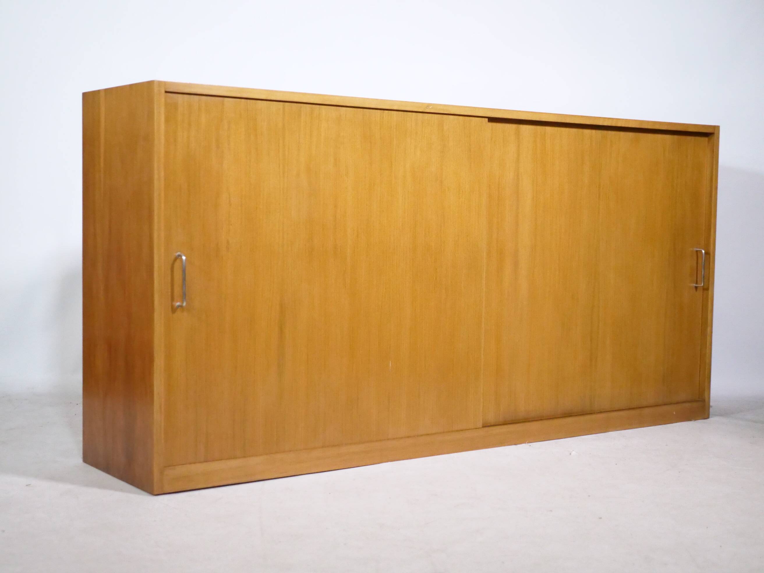 Buffet en bois à portes coulissantes EBW, Allemagne, années 1960
