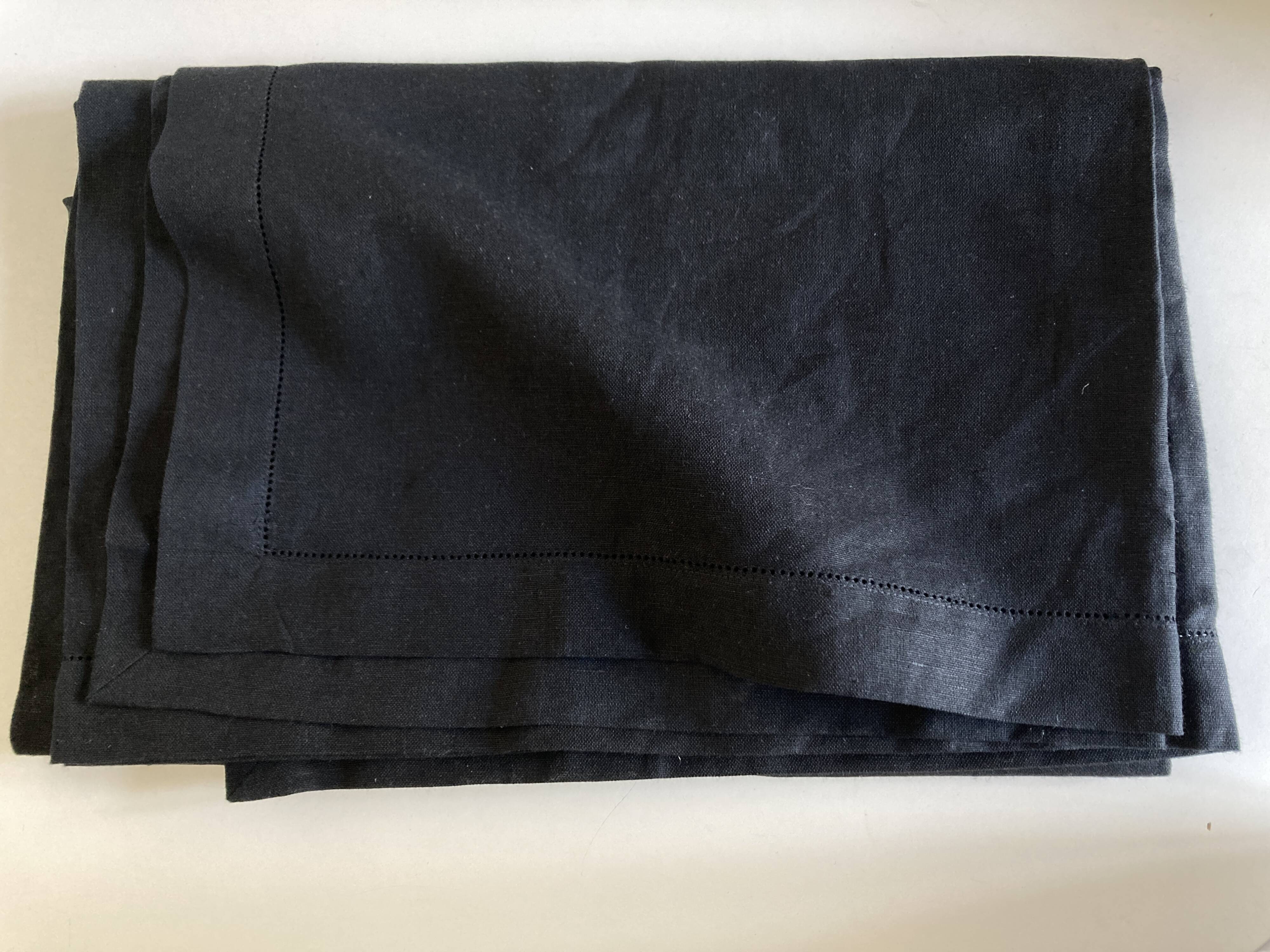 Black linen tablecloth Le Bon Marché