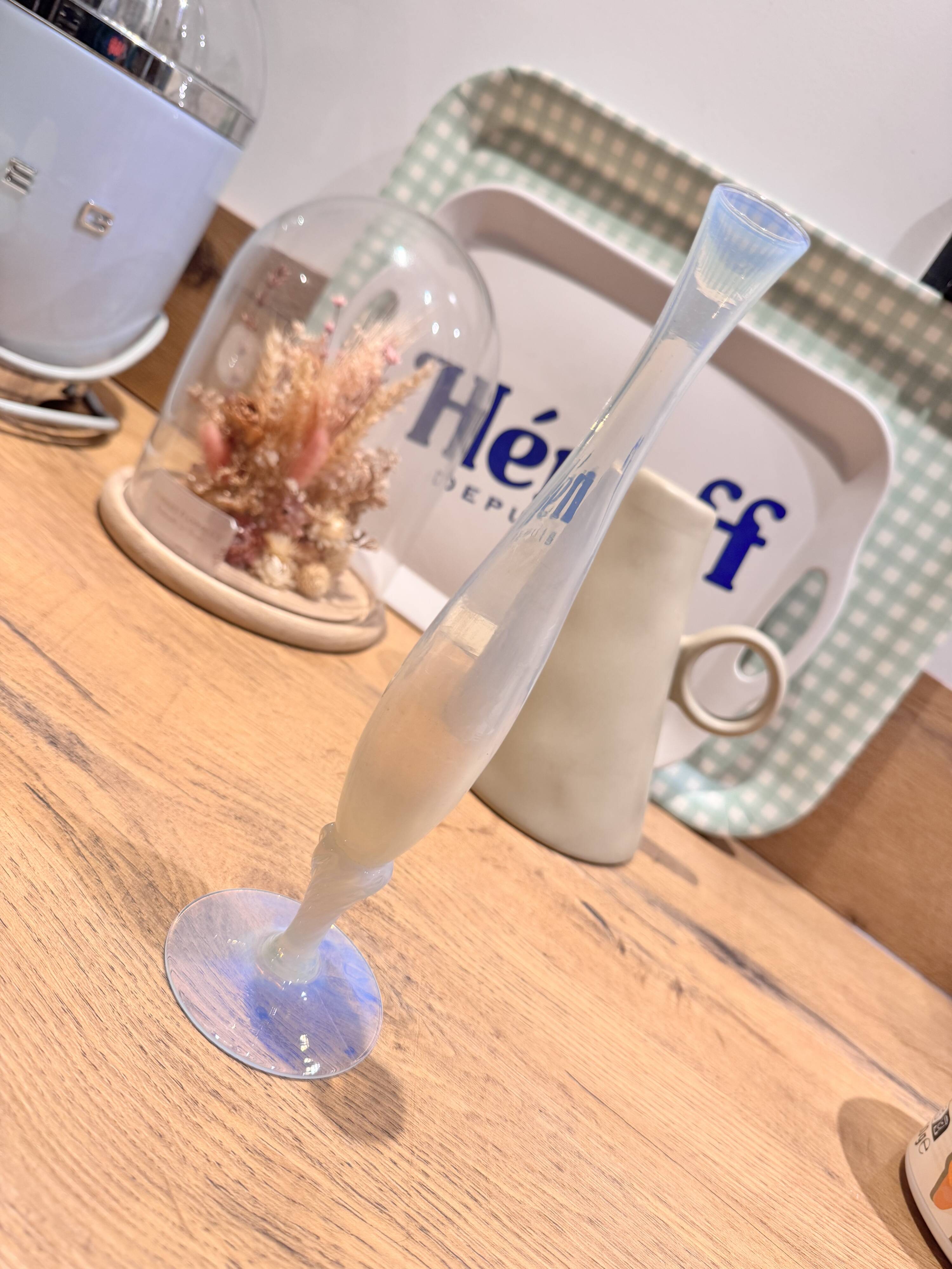 Vintage milky white opaline soliflore vase