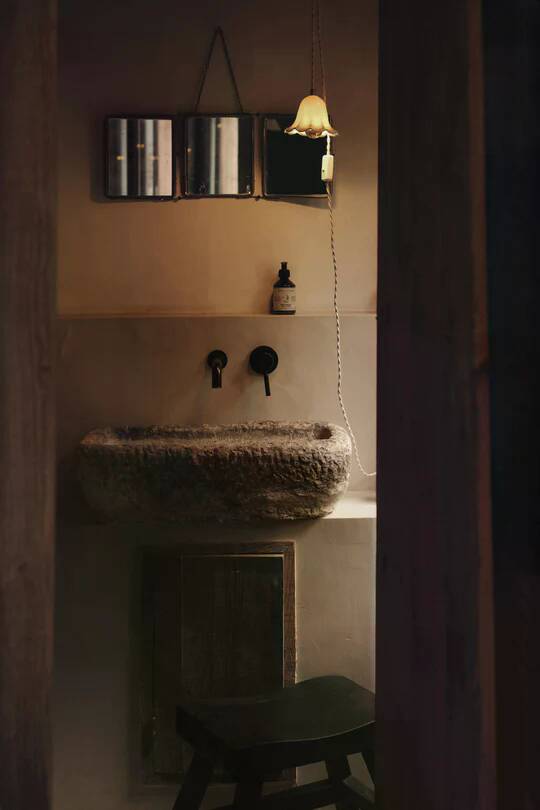 LILI - Enameled Porcelain - Portable Lamp