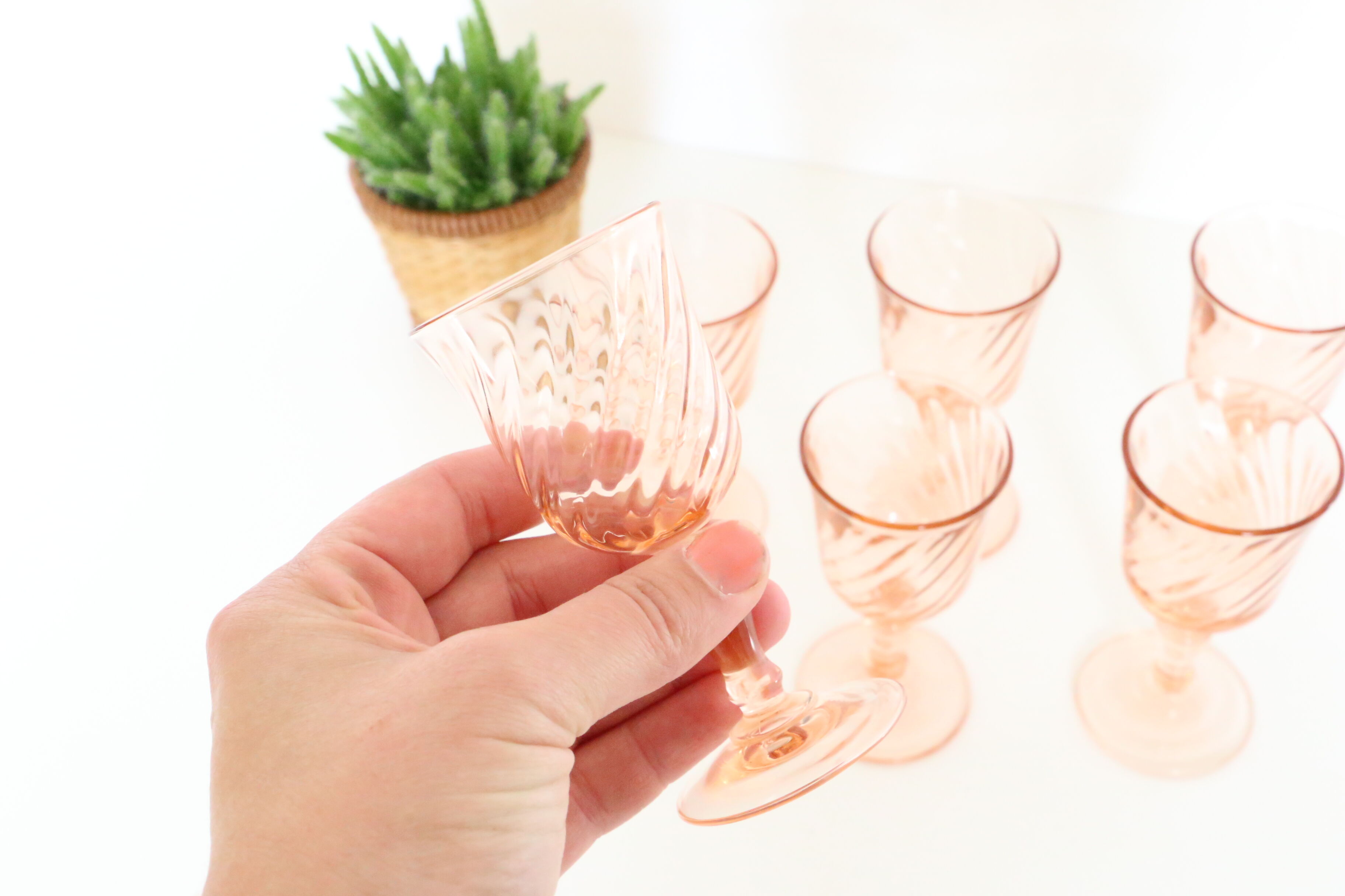Pink glass wine glass, Rosaline, from Arcoroc